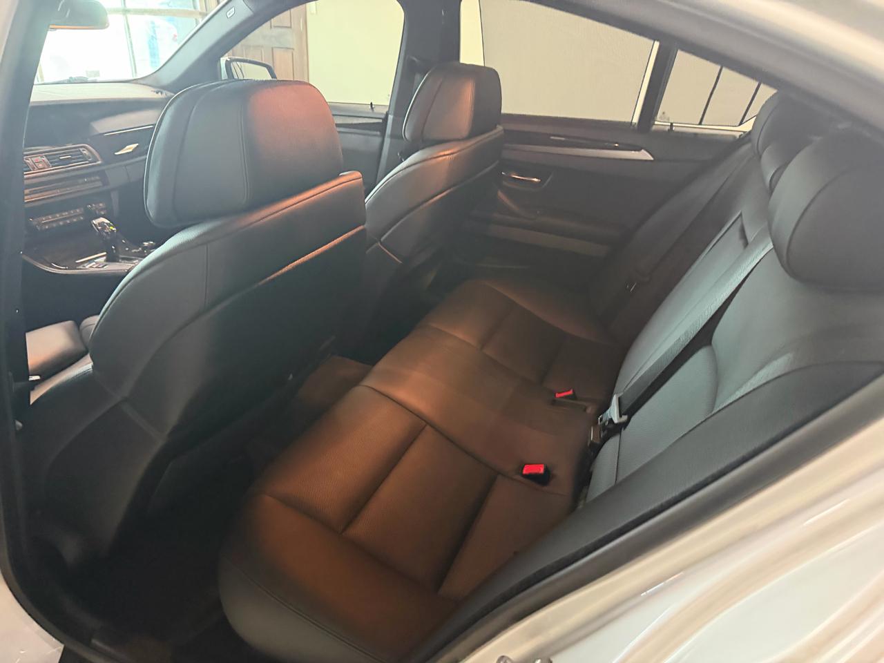 BMW 5 Series 4dr Sdn 550i RWD 2012