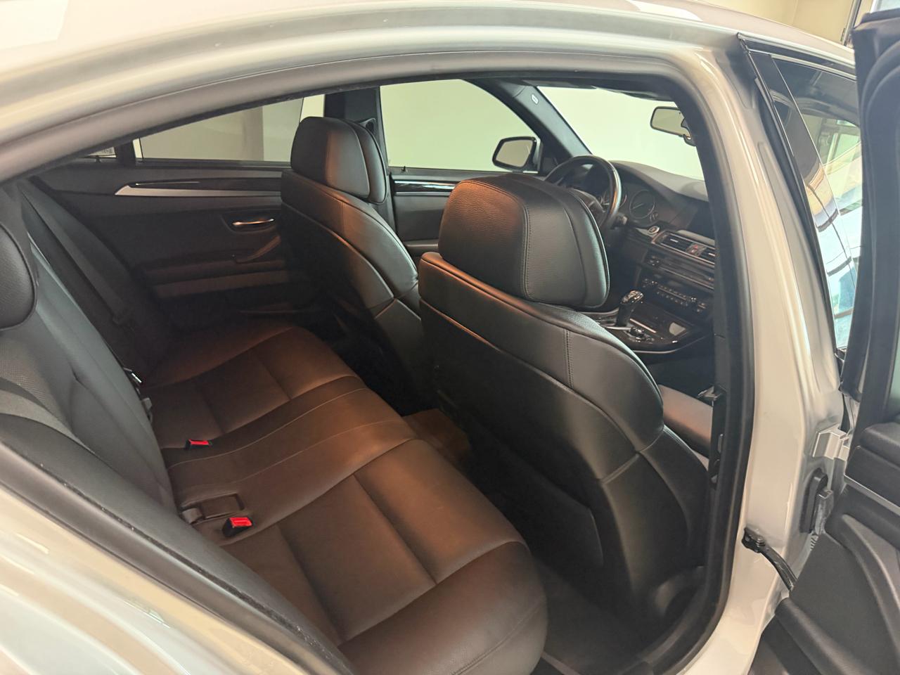 BMW 5 Series 4dr Sdn 550i RWD 2012