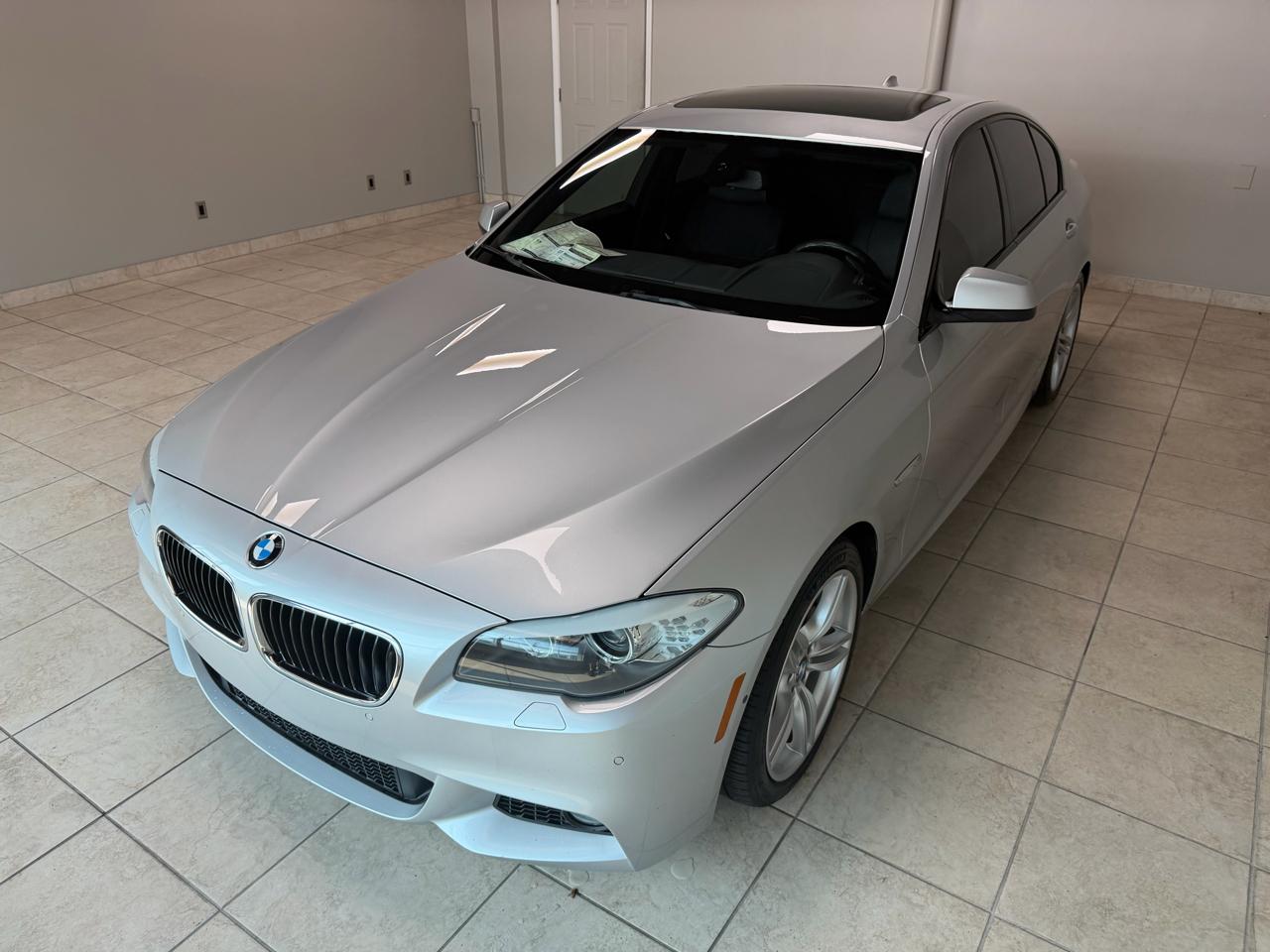 BMW 5 Series 4dr Sdn 550i RWD 2012