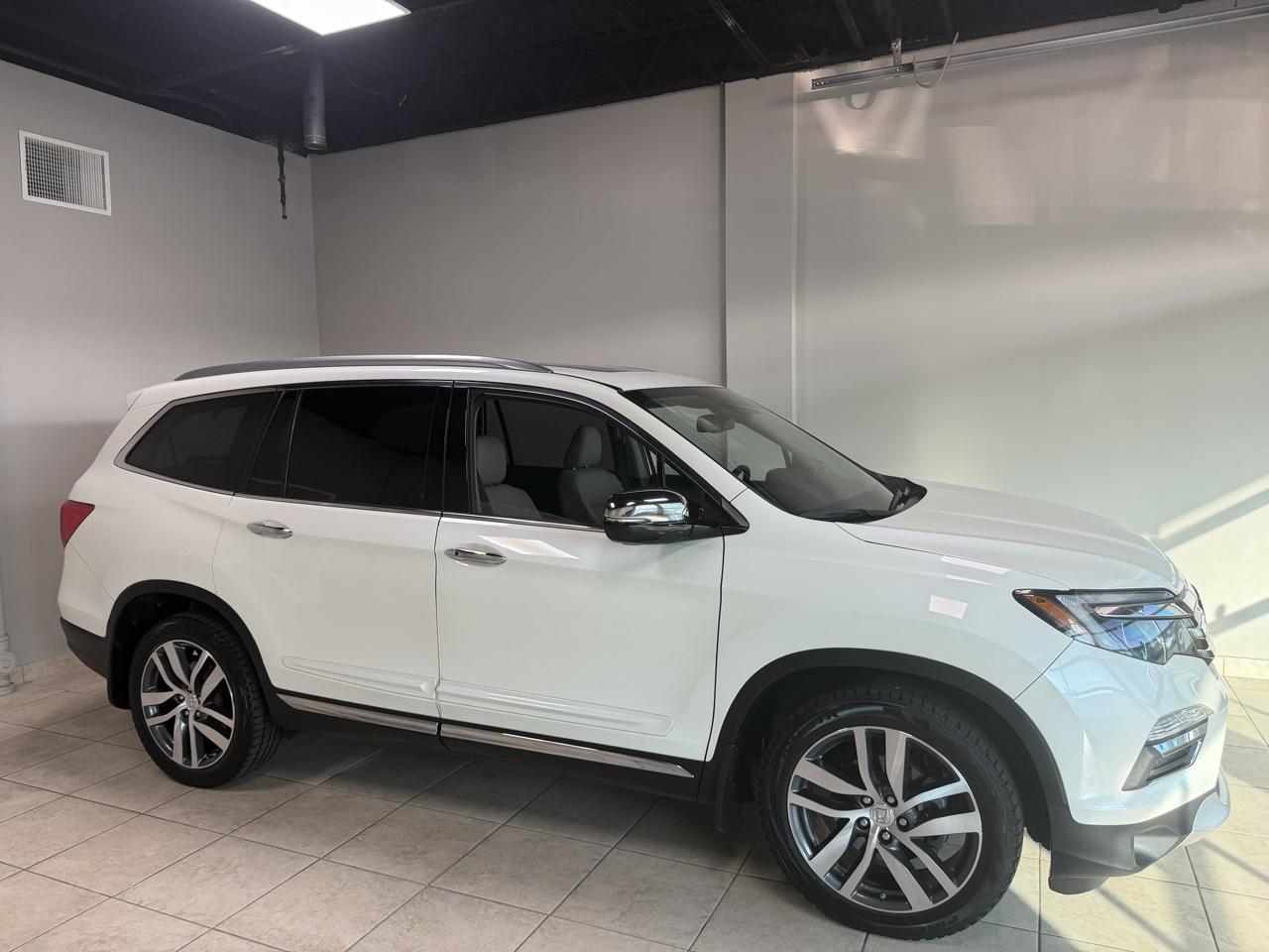Honda Pilot AWD 4dr Elite w/RES & Navi 2016