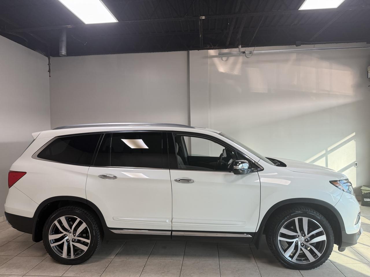 Honda Pilot AWD 4dr Elite w/RES & Navi 2016