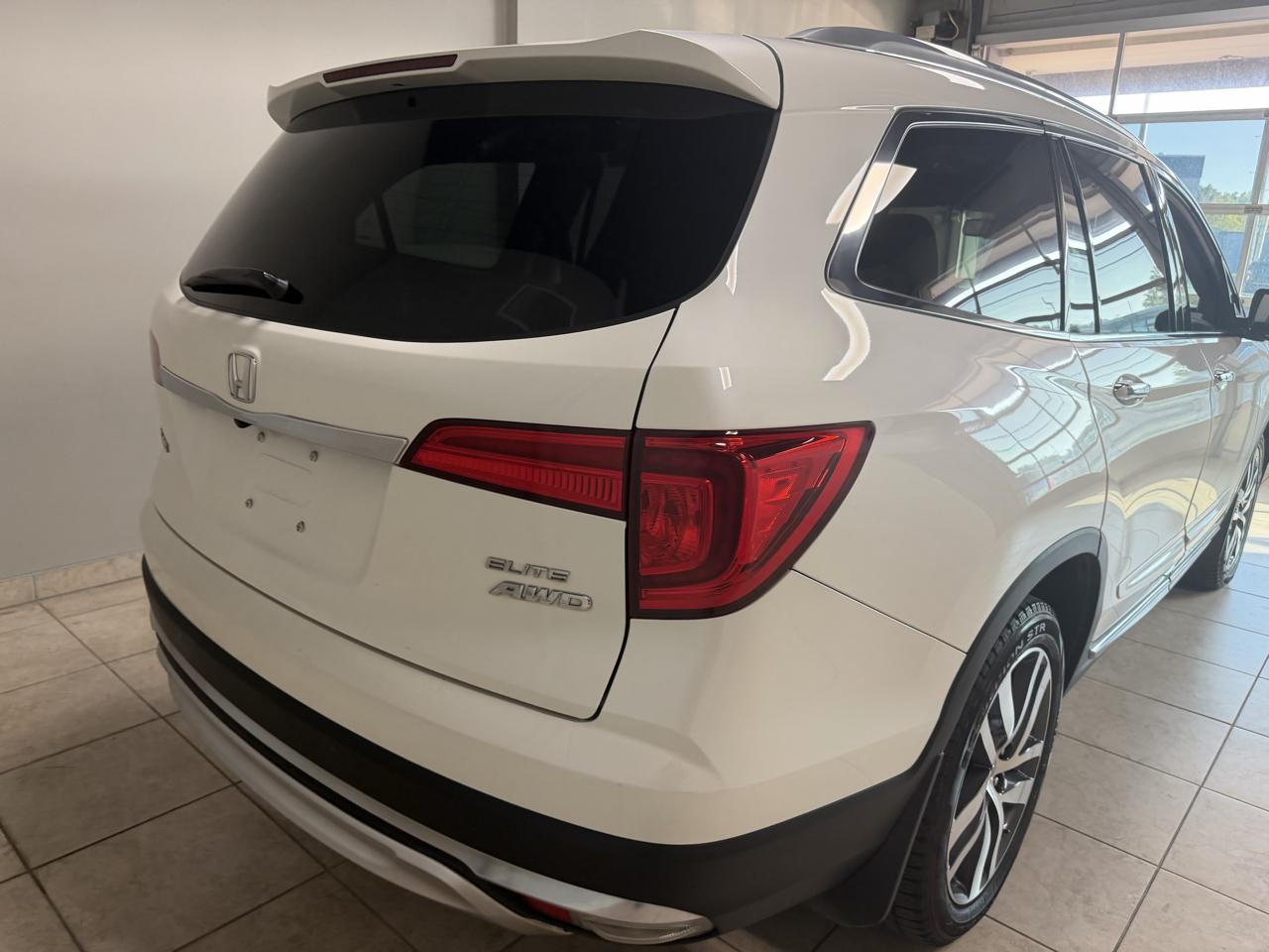 Honda Pilot AWD 4dr Elite w/RES & Navi 2016