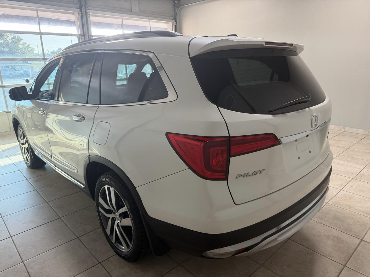 Honda Pilot AWD 4dr Elite w/RES & Navi 2016