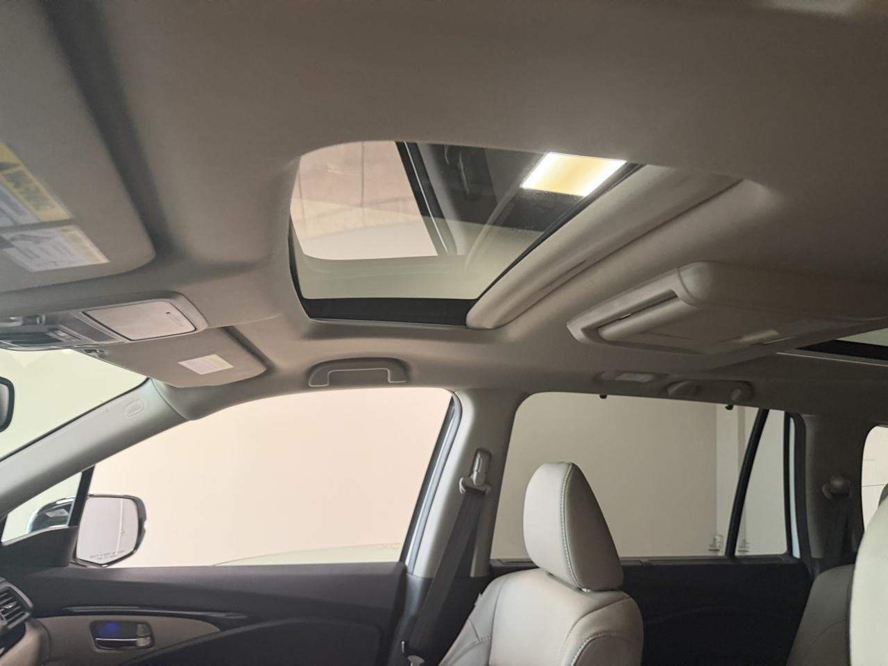 Honda Pilot AWD 4dr Elite w/RES & Navi 2016