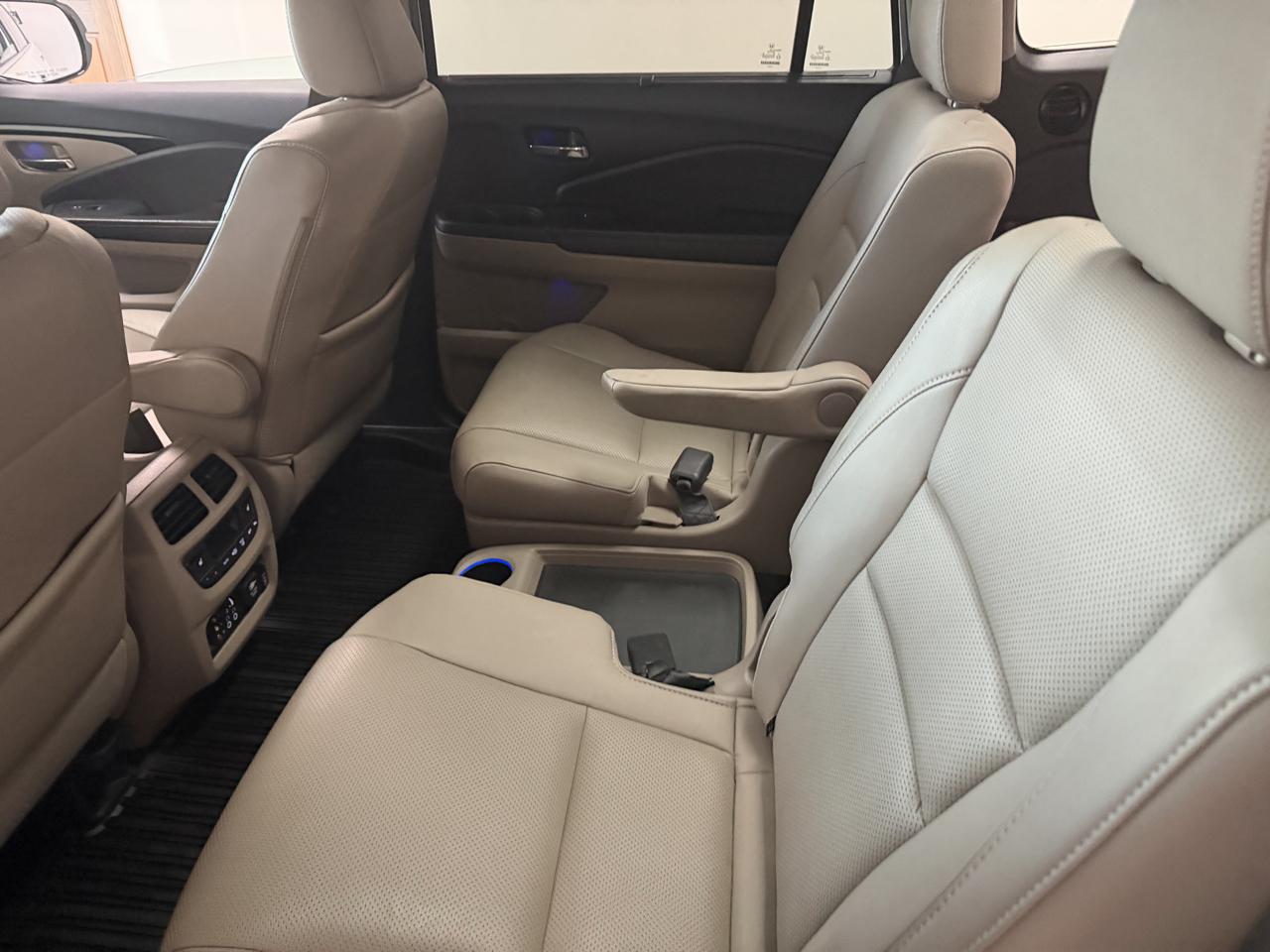 Honda Pilot AWD 4dr Elite w/RES & Navi 2016