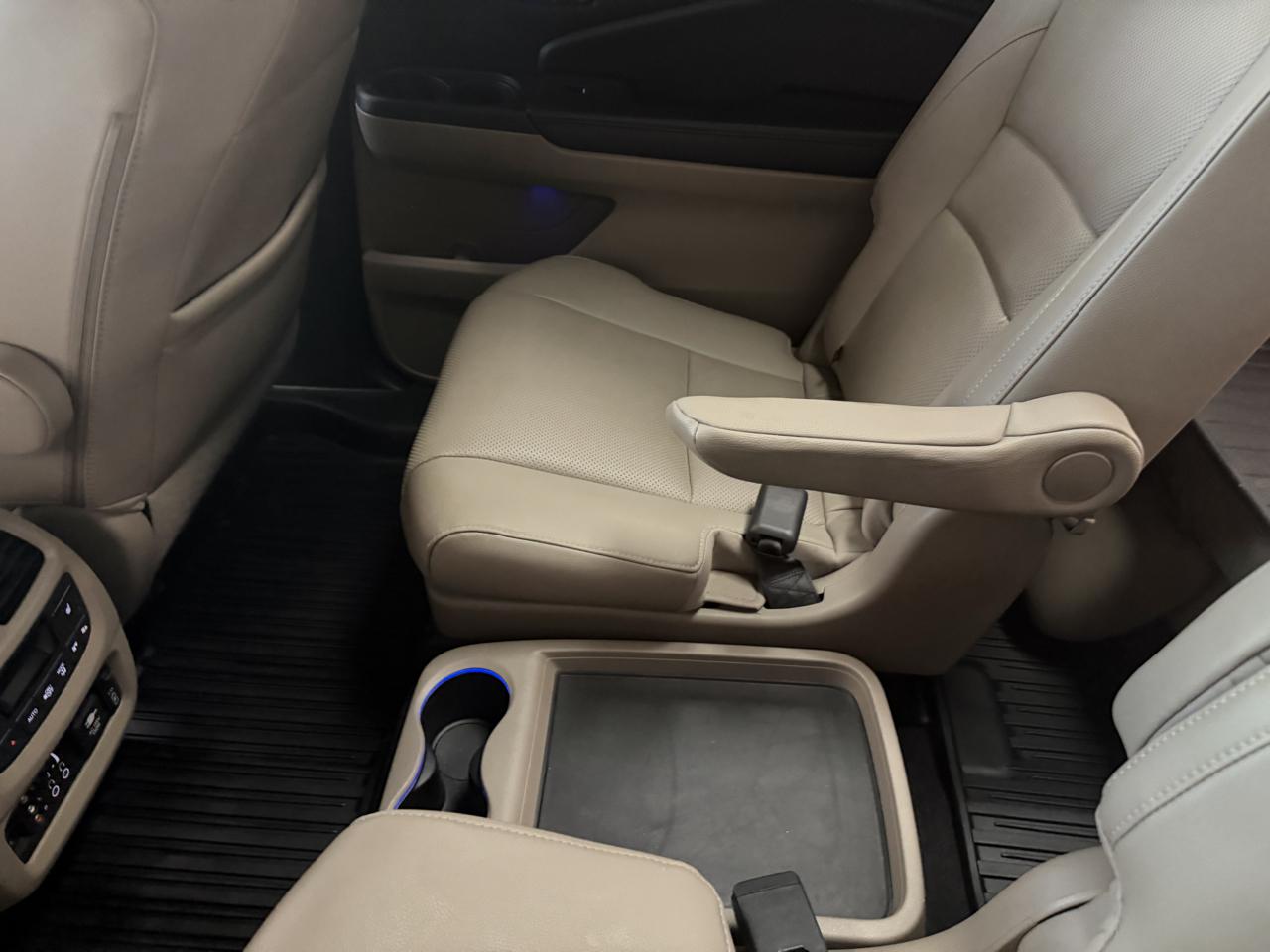 Honda Pilot AWD 4dr Elite w/RES & Navi 2016