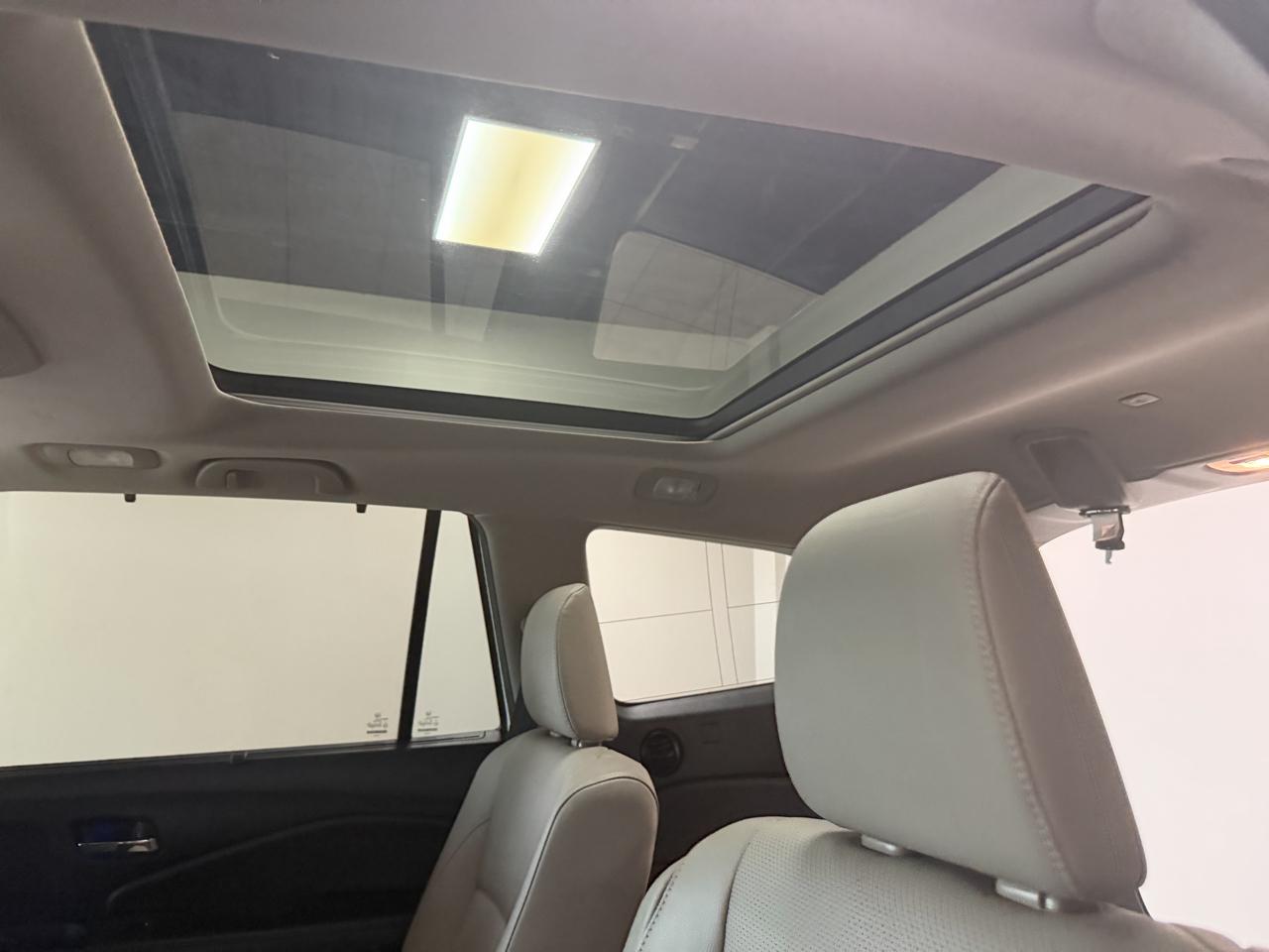 Honda Pilot AWD 4dr Elite w/RES & Navi 2016