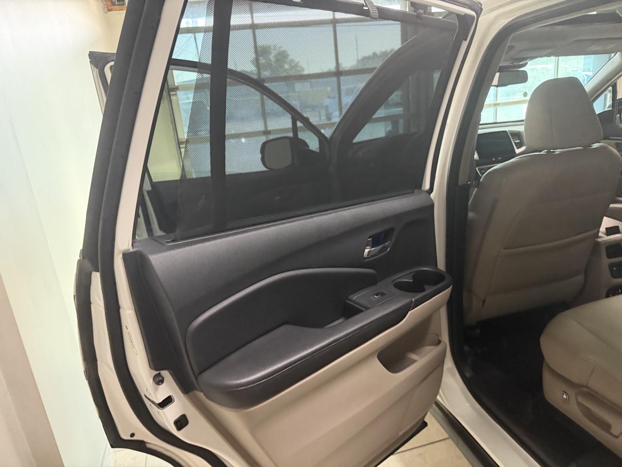 Honda Pilot AWD 4dr Elite w/RES & Navi 2016