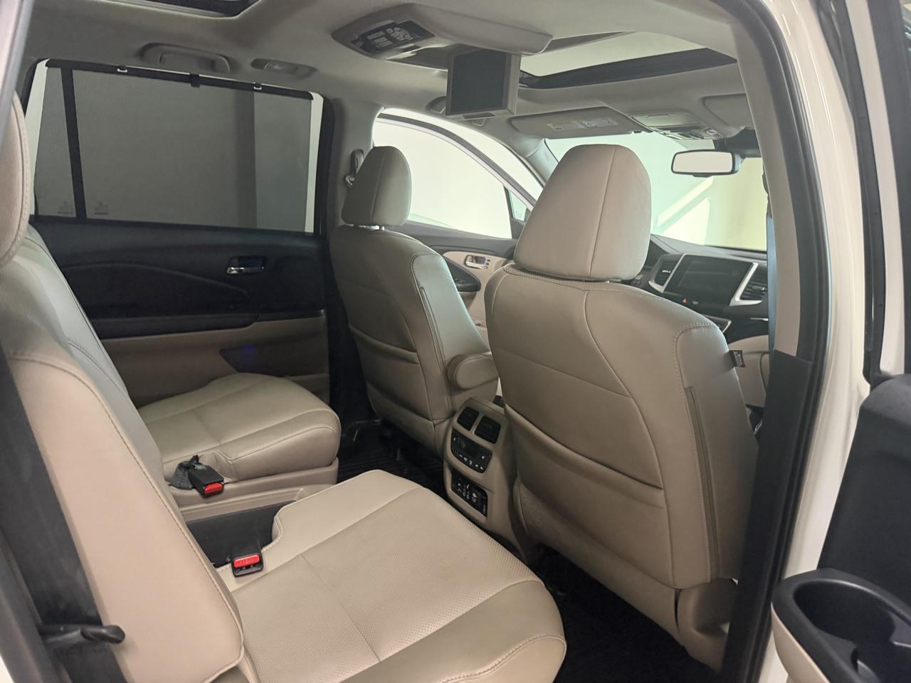 Honda Pilot AWD 4dr Elite w/RES & Navi 2016