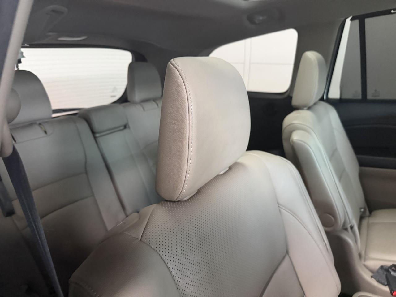 Honda Pilot AWD 4dr Elite w/RES & Navi 2016