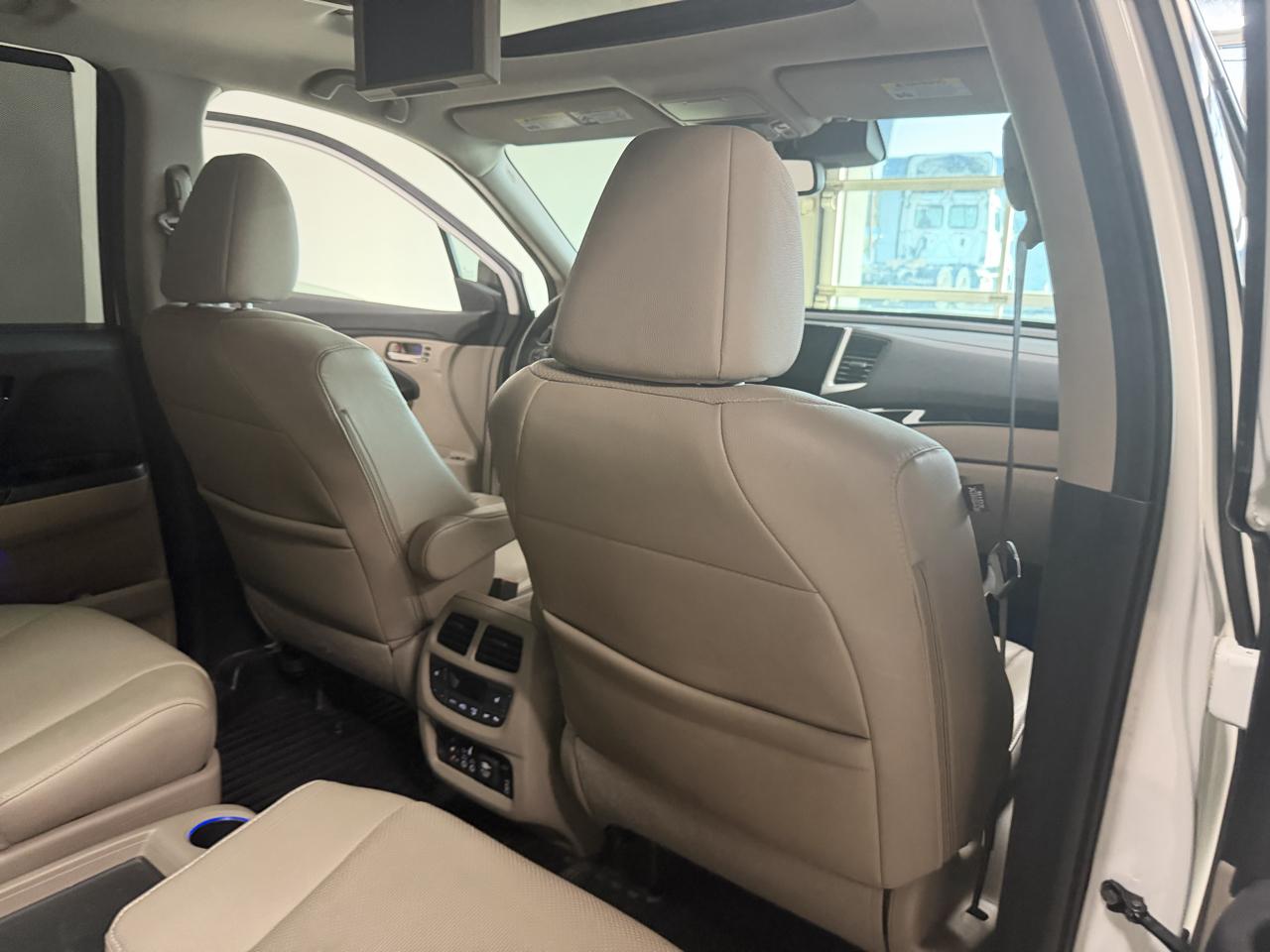 Honda Pilot AWD 4dr Elite w/RES & Navi 2016