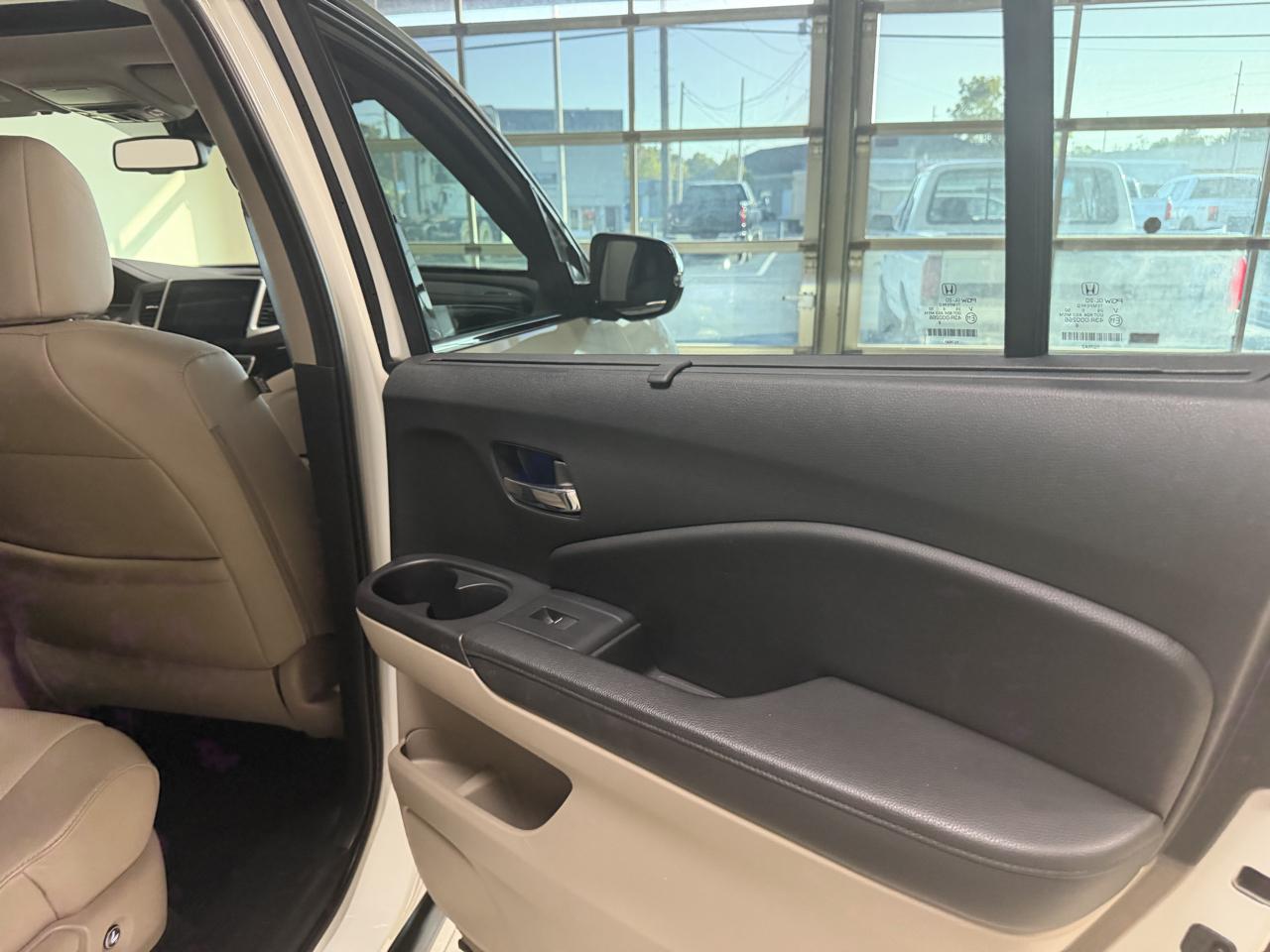 Honda Pilot AWD 4dr Elite w/RES & Navi 2016