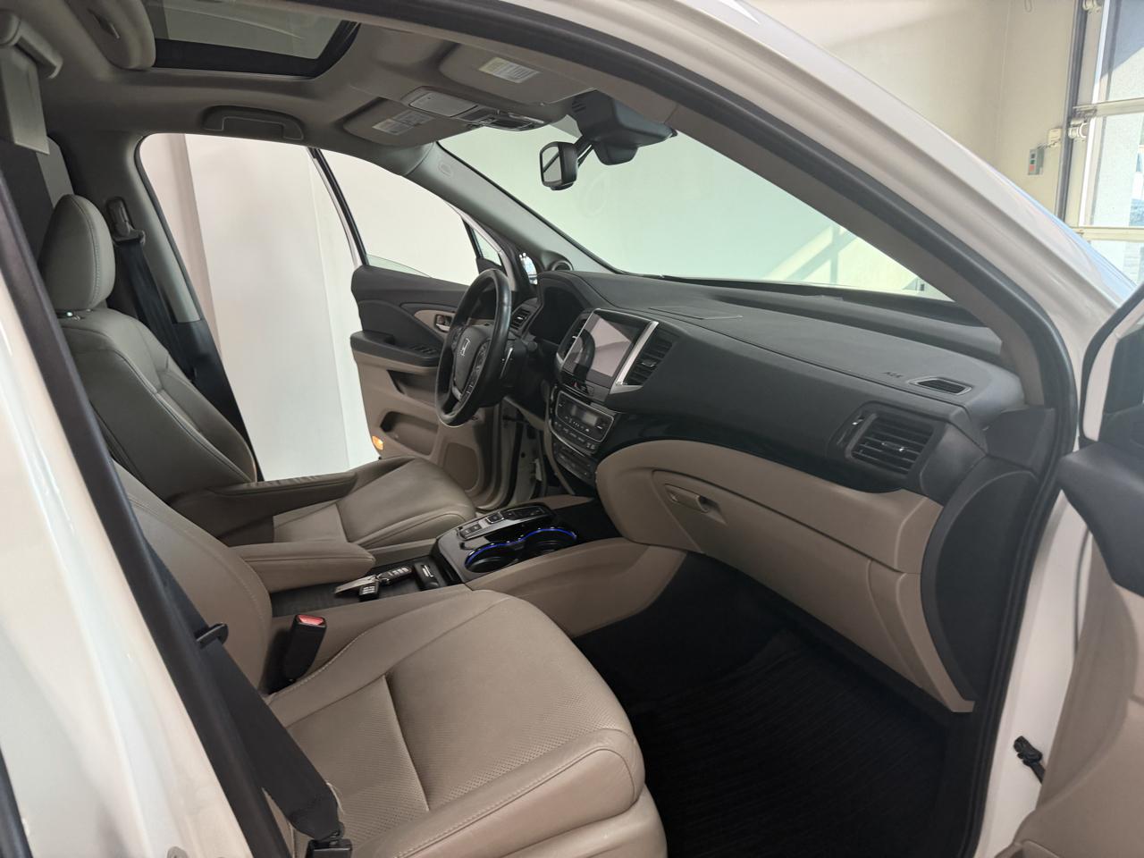 Honda Pilot AWD 4dr Elite w/RES & Navi 2016