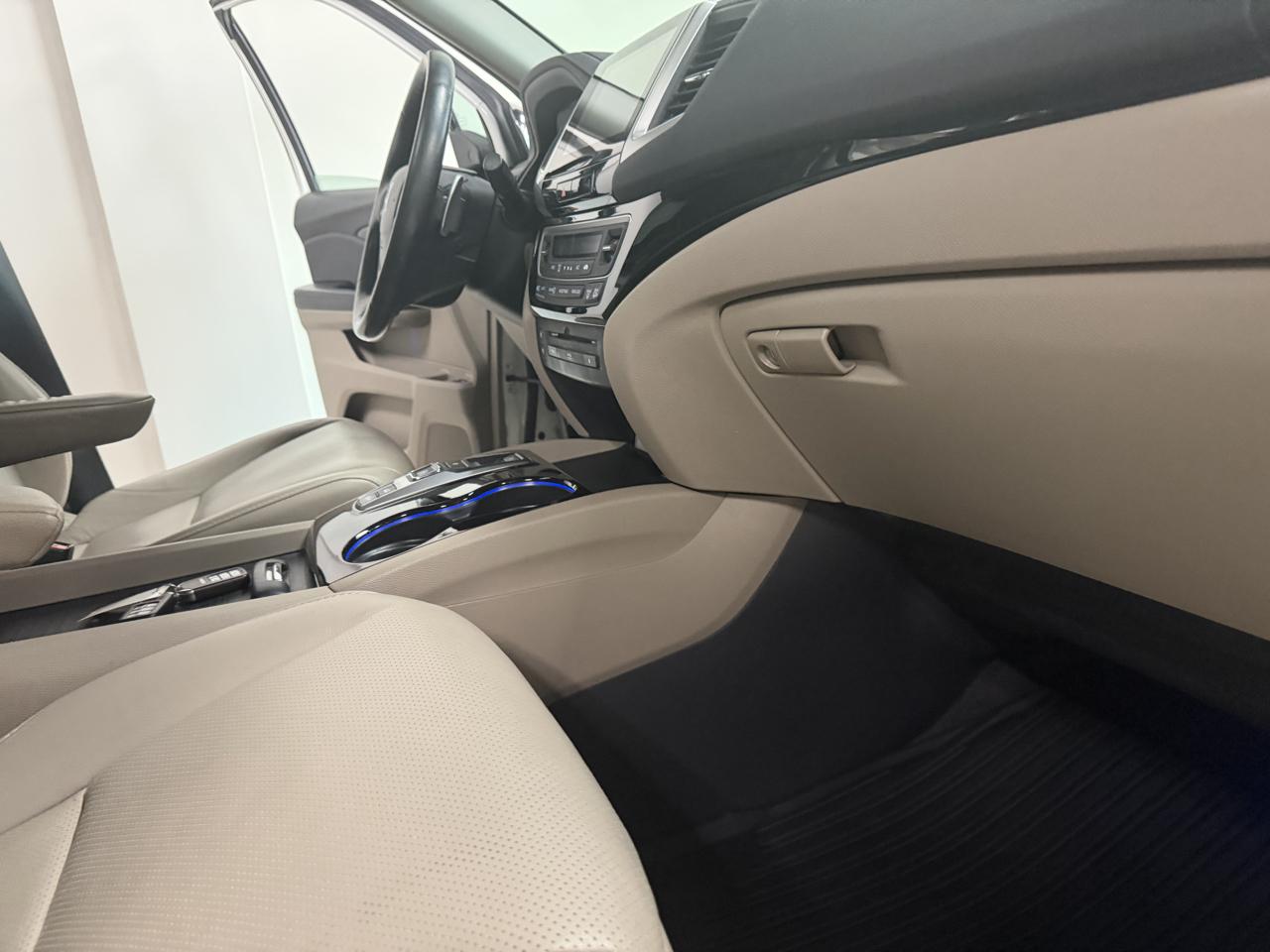 Honda Pilot AWD 4dr Elite w/RES & Navi 2016