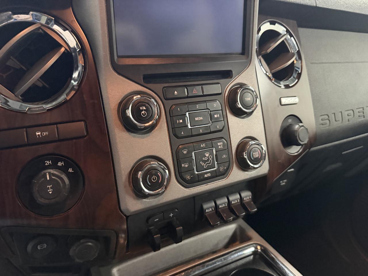 Ford Super Duty F-250 SRW 4WD Crew Cab 156" Lariat 2015
