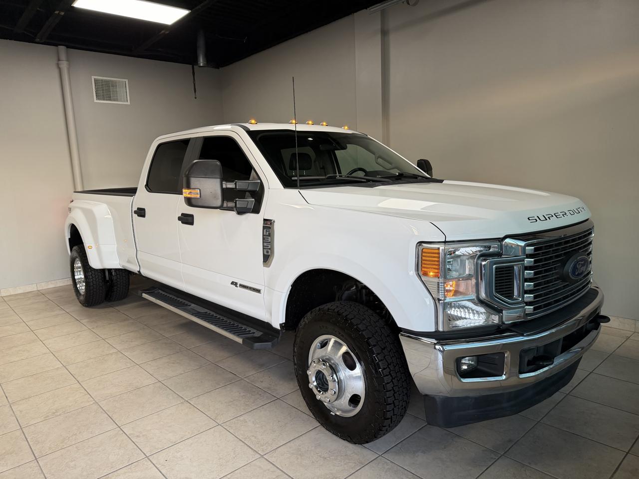 2020 Ford Super Duty F-350 DRW Crew Cab 176" WB XLT 4WD