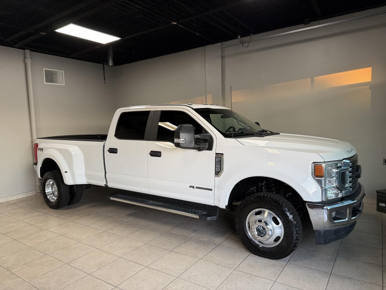 Ford Super Duty F-350 DRW Crew Cab 176" WB XLT 4WD 2020