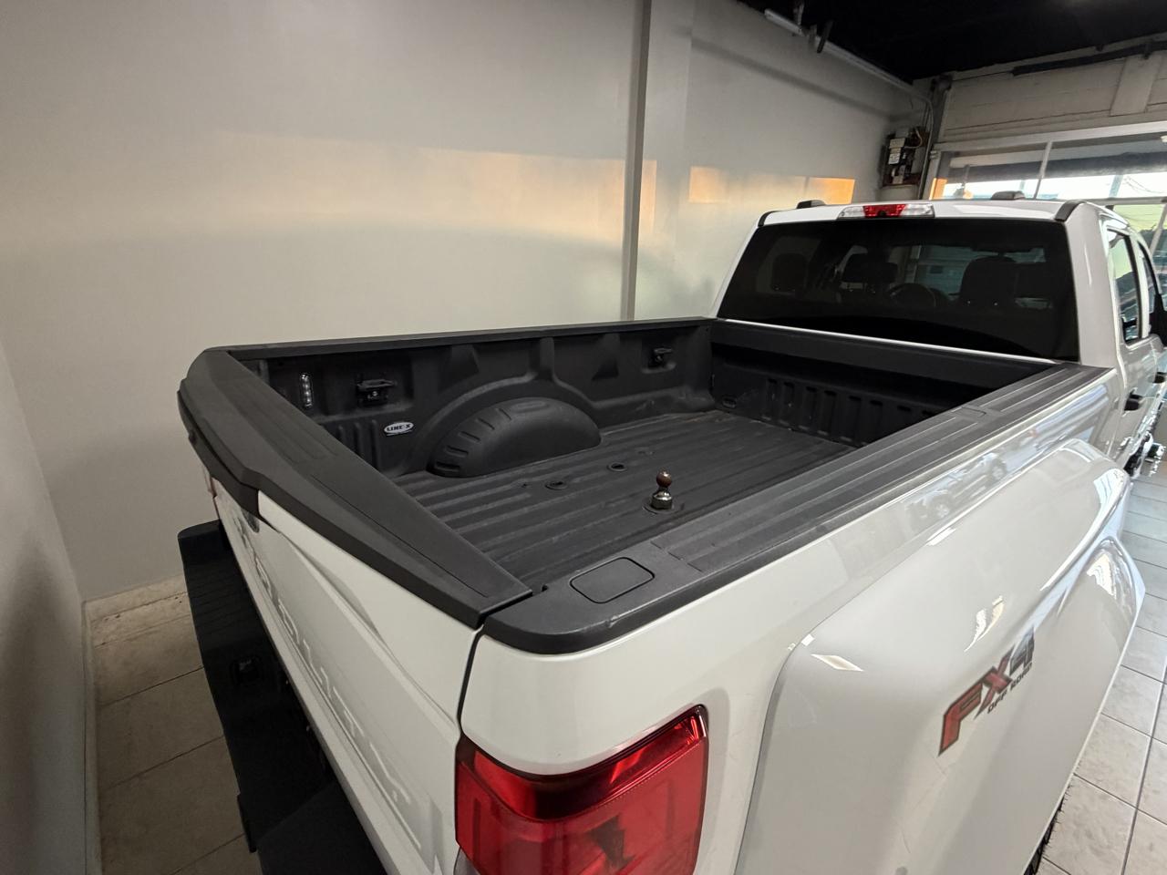 Ford Super Duty F-350 DRW Crew Cab 176" WB XLT 4WD 2020