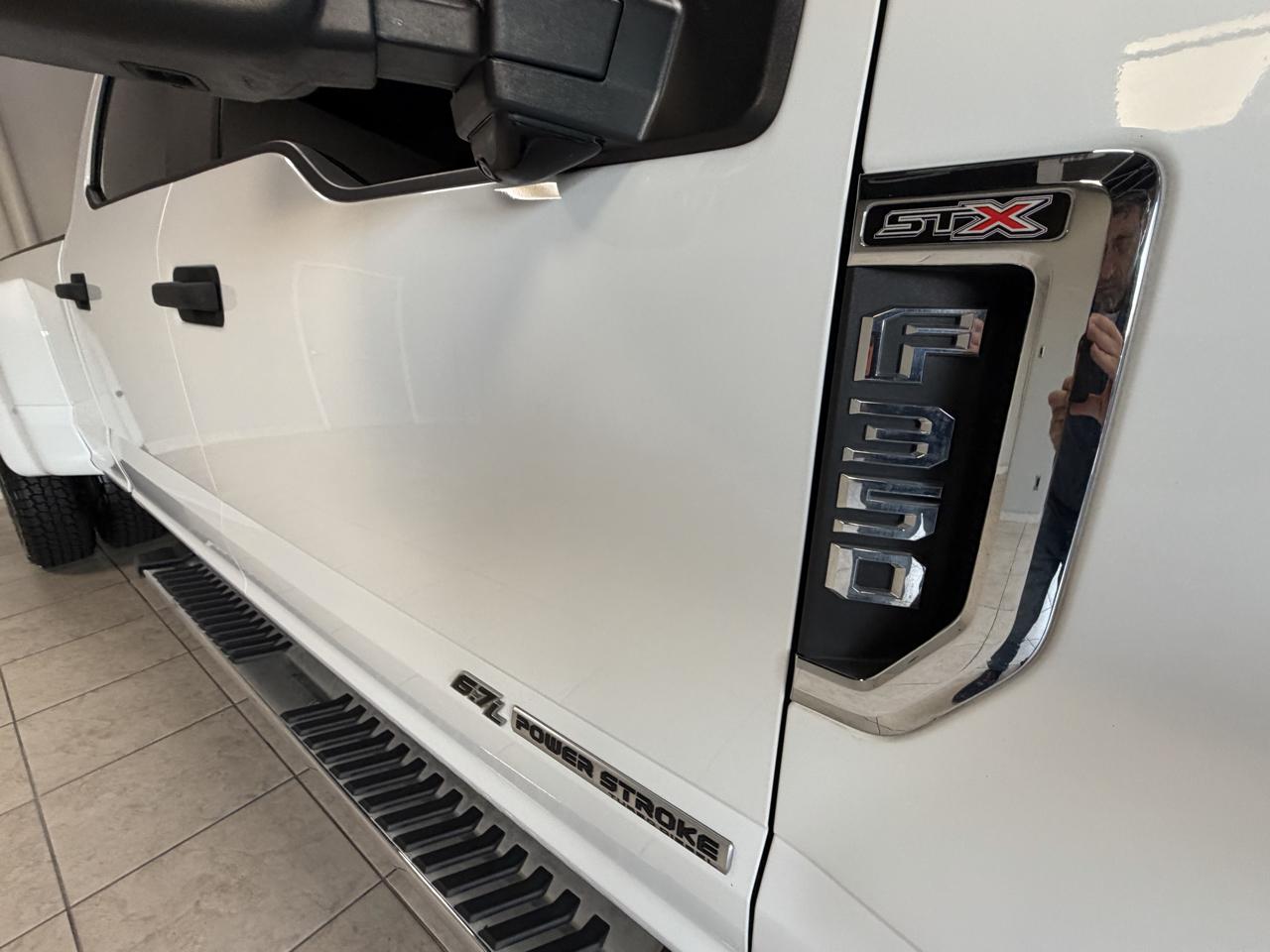Ford Super Duty F-350 DRW Crew Cab 176" WB XLT 4WD 2020