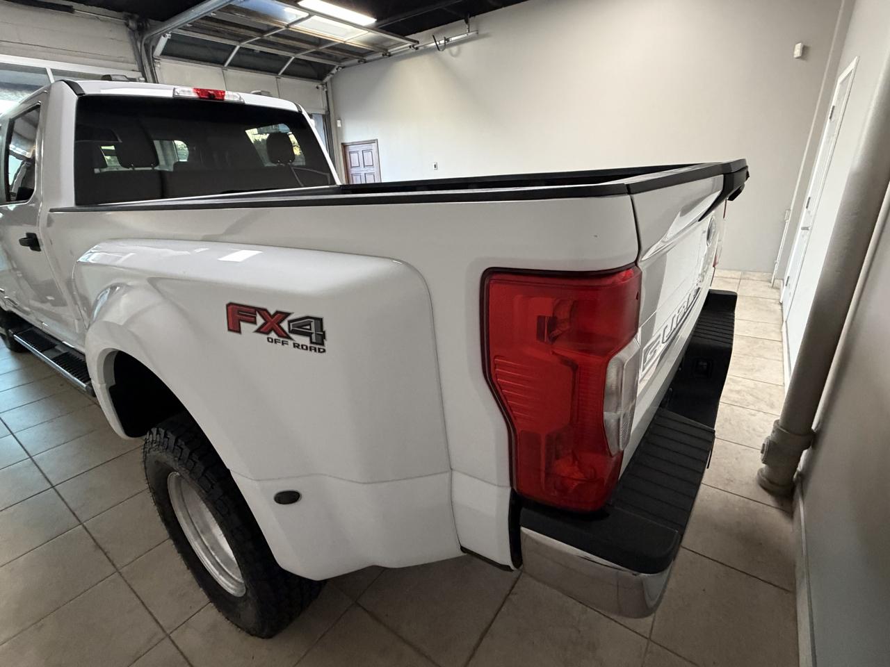 Ford Super Duty F-350 DRW Crew Cab 176" WB XLT 4WD 2020