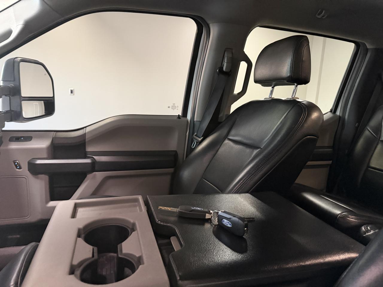 Ford Super Duty F-350 DRW Crew Cab 176" WB XLT 4WD 2020
