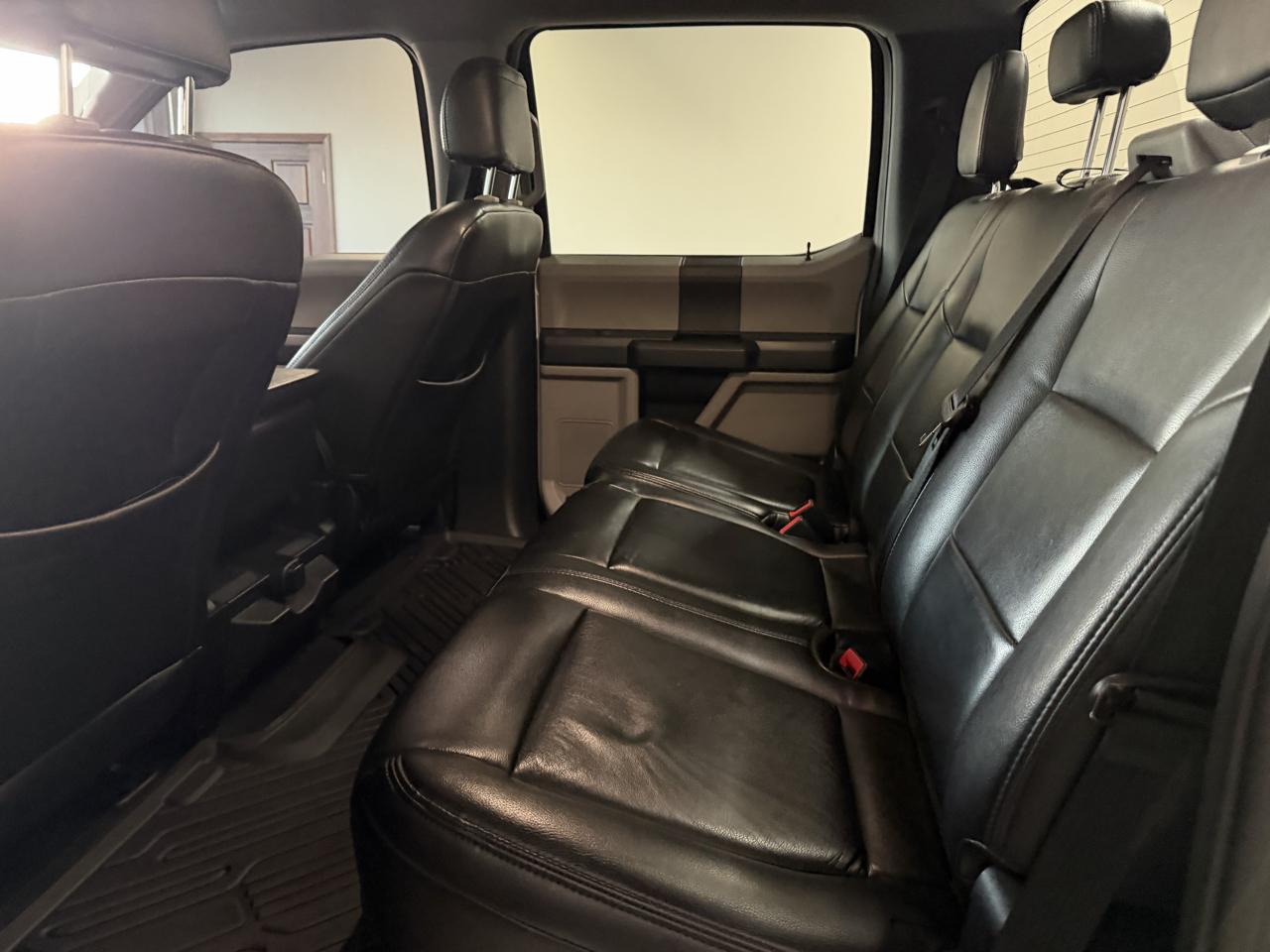 Ford Super Duty F-350 DRW Crew Cab 176" WB XLT 4WD 2020