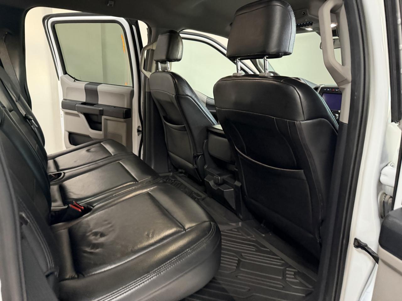 Ford Super Duty F-350 DRW Crew Cab 176" WB XLT 4WD 2020