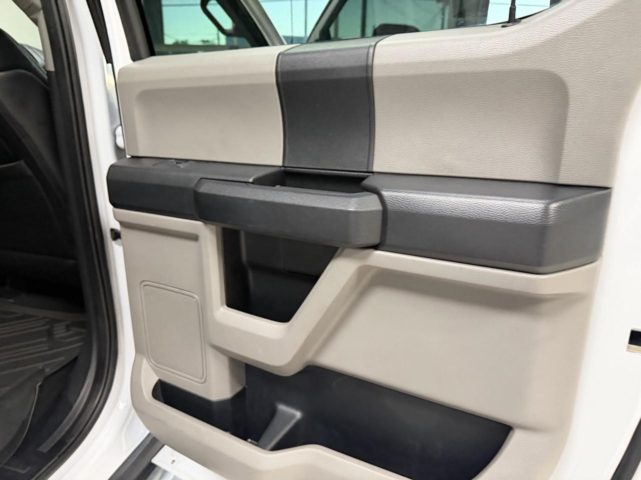 Ford Super Duty F-350 DRW Crew Cab 176" WB XLT 4WD 2020