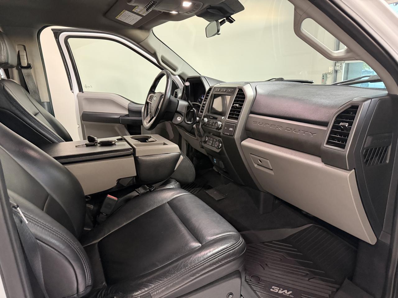 Ford Super Duty F-350 DRW Crew Cab 176" WB XLT 4WD 2020