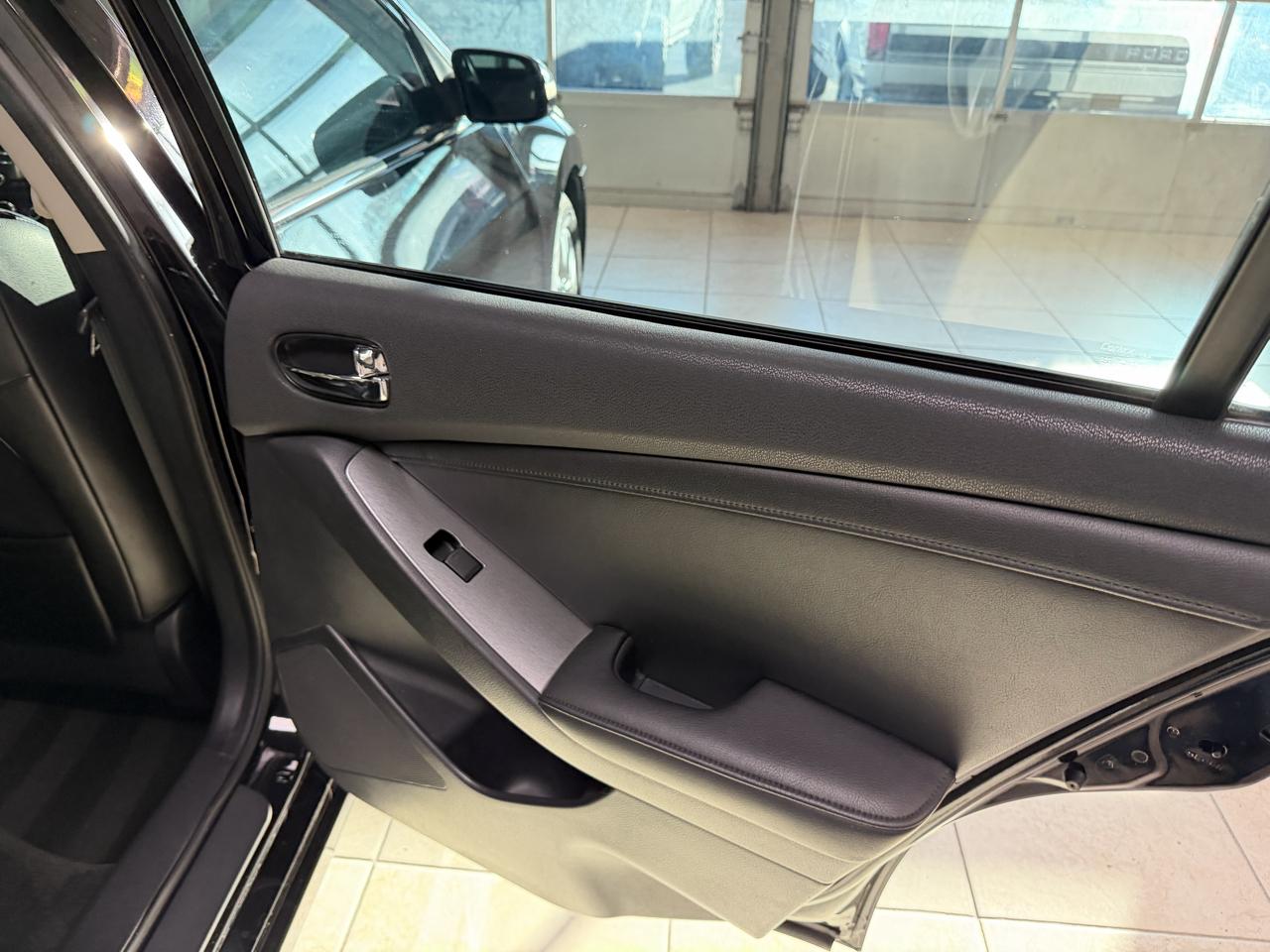 Nissan Altima 4dr Sdn I4 CVT 2.5 SL 2012