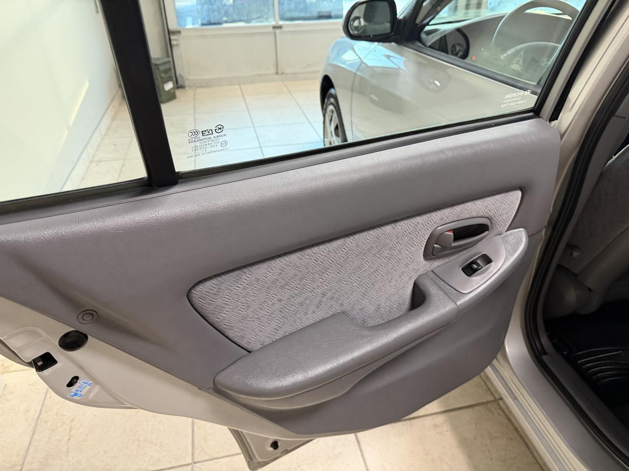 Hyundai Elantra 4dr Sdn Limited Auto 2006