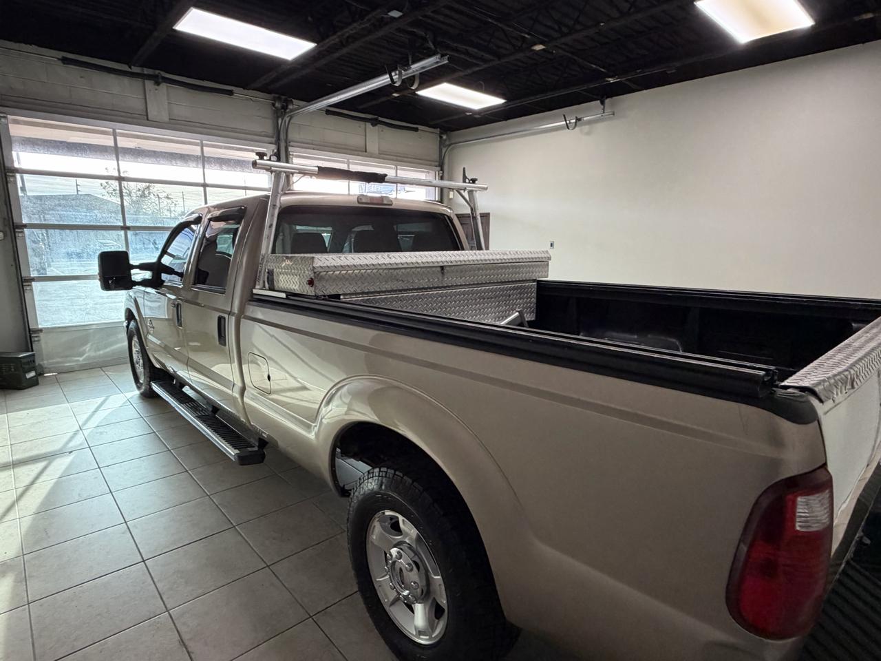 Ford Super Duty F-350 SRW 2WD Crew Cab 172" XLT 2011