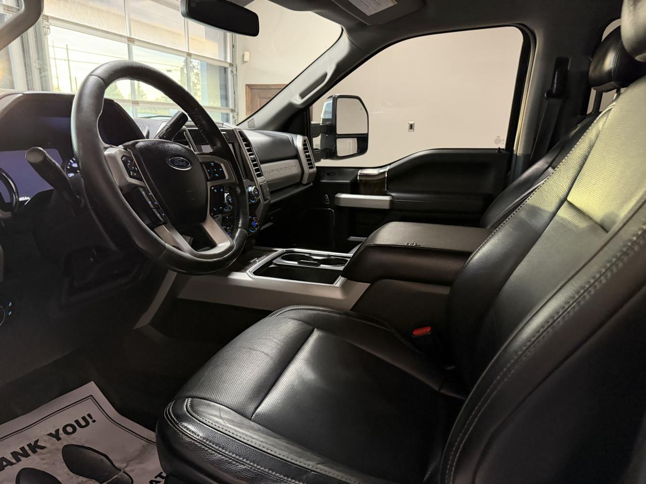 Ford Super Duty F-350 DRW Lariat 4WD Crew Cab 8' Box 2017