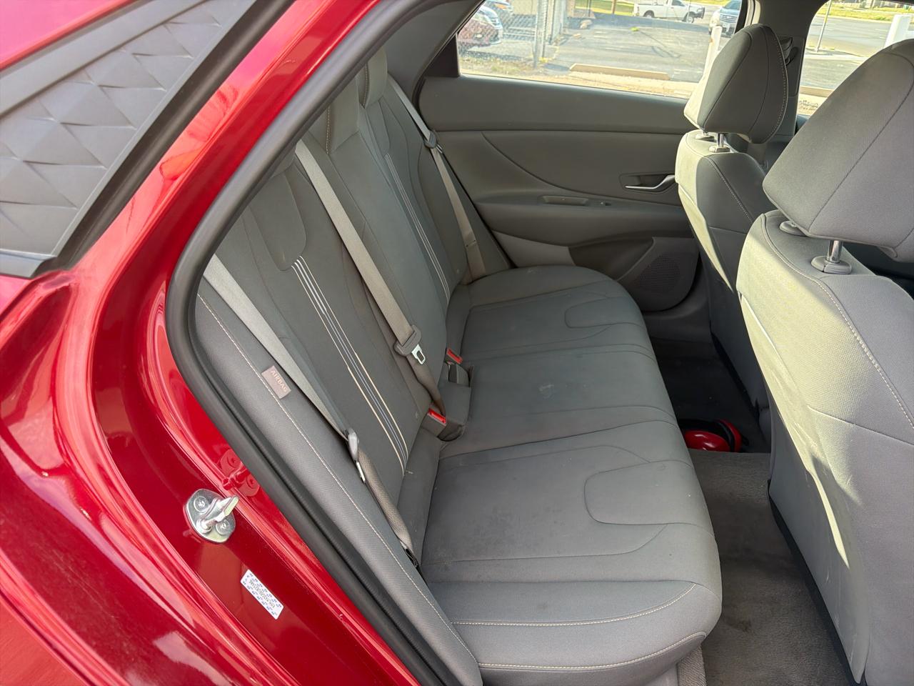 Hyundai Elantra  2024