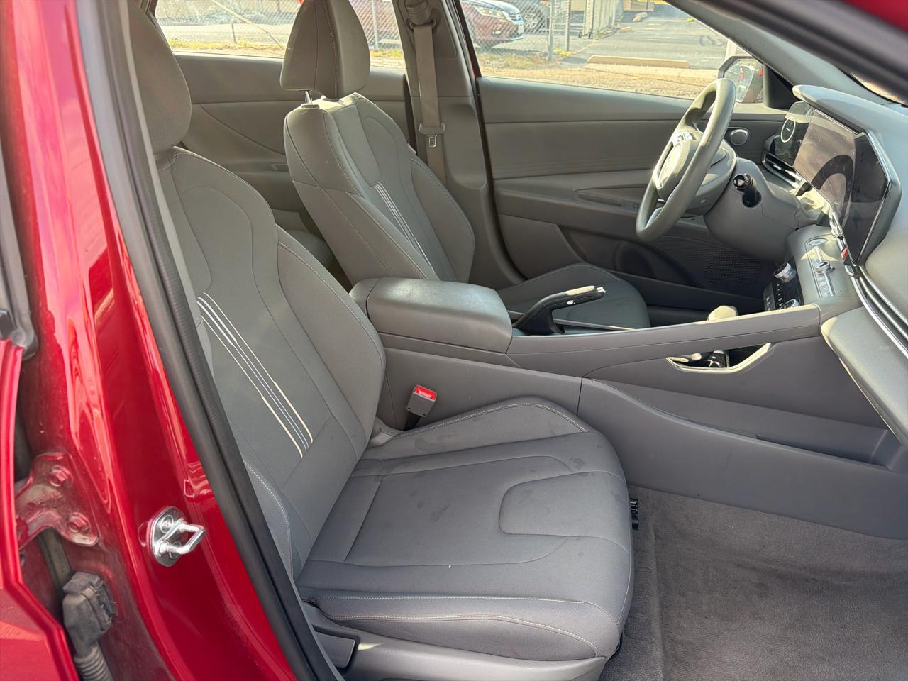 Hyundai Elantra  2024