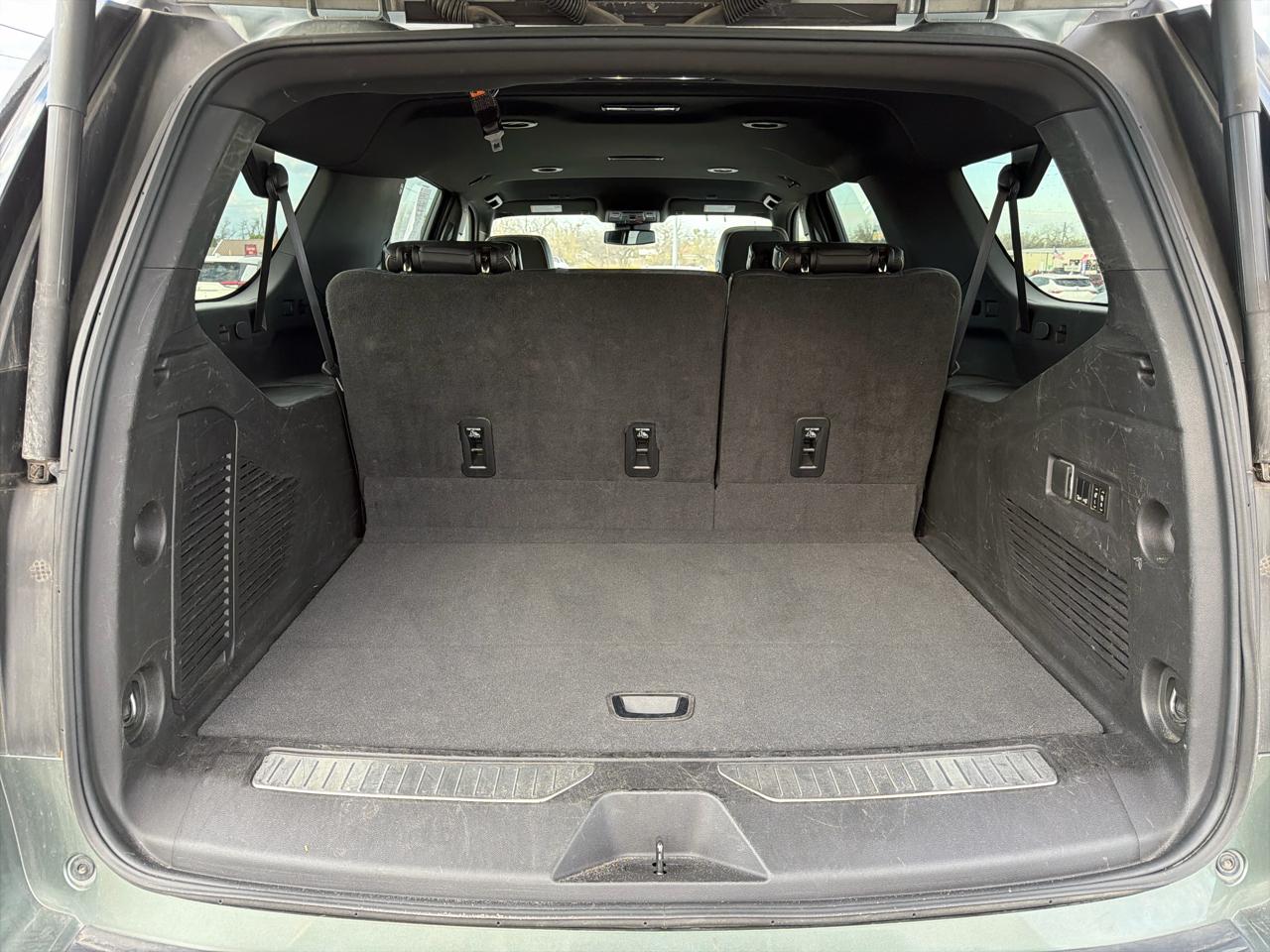 Chevrolet Suburban  2023