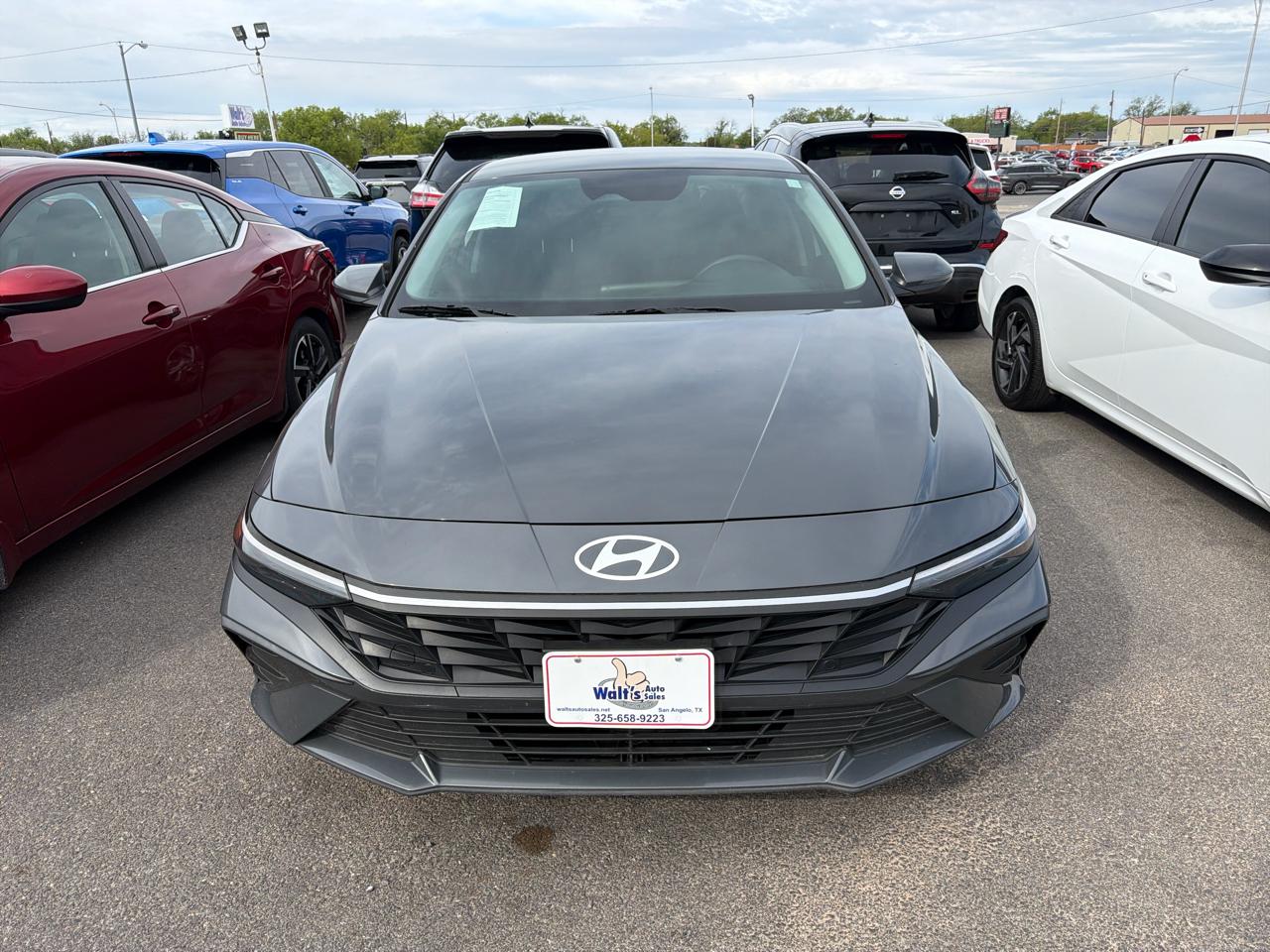 Hyundai Elantra  2024