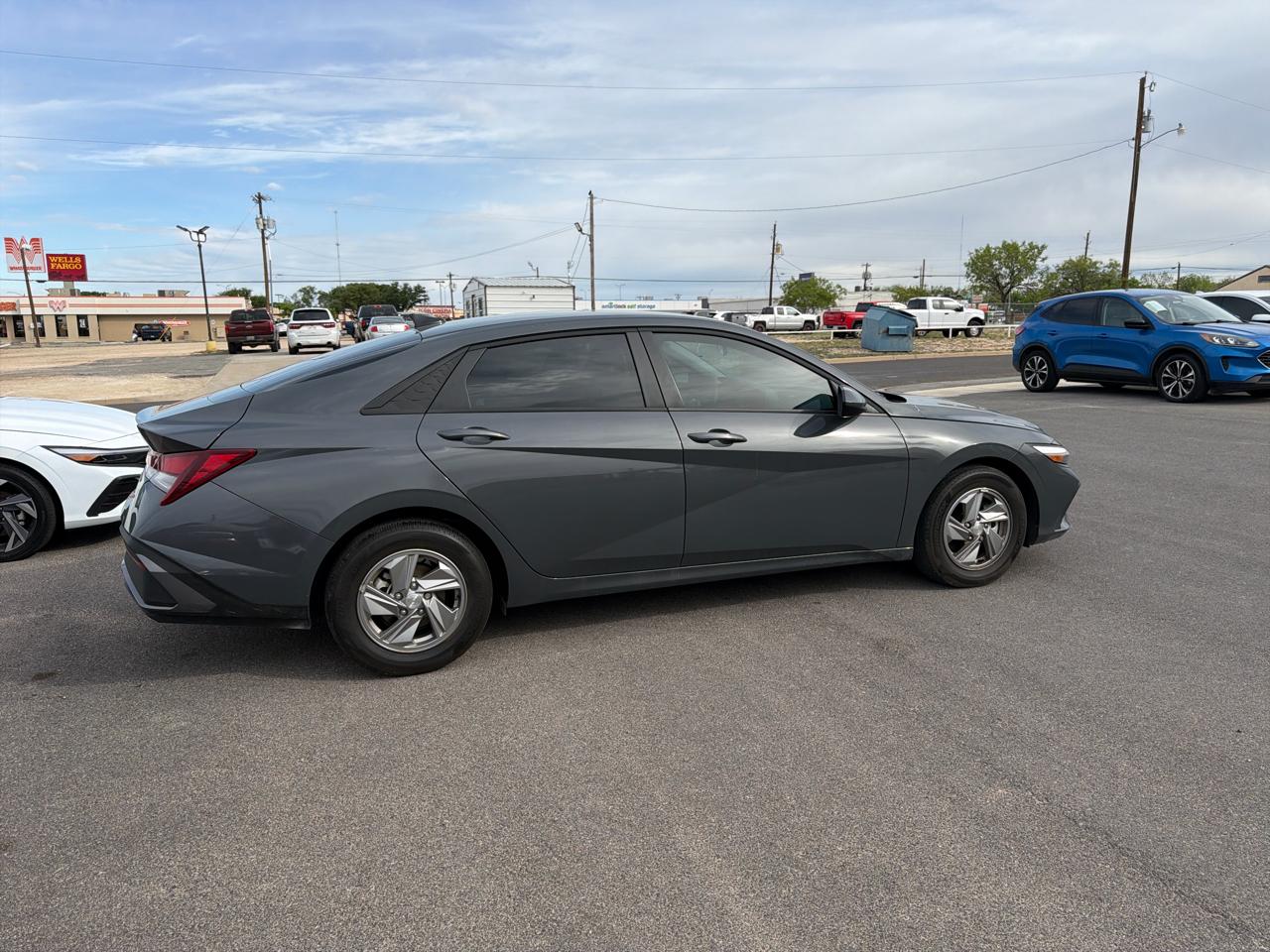 Hyundai Elantra  2024