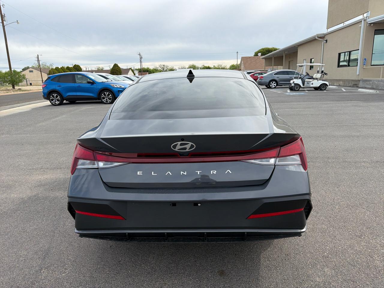 Hyundai Elantra  2024