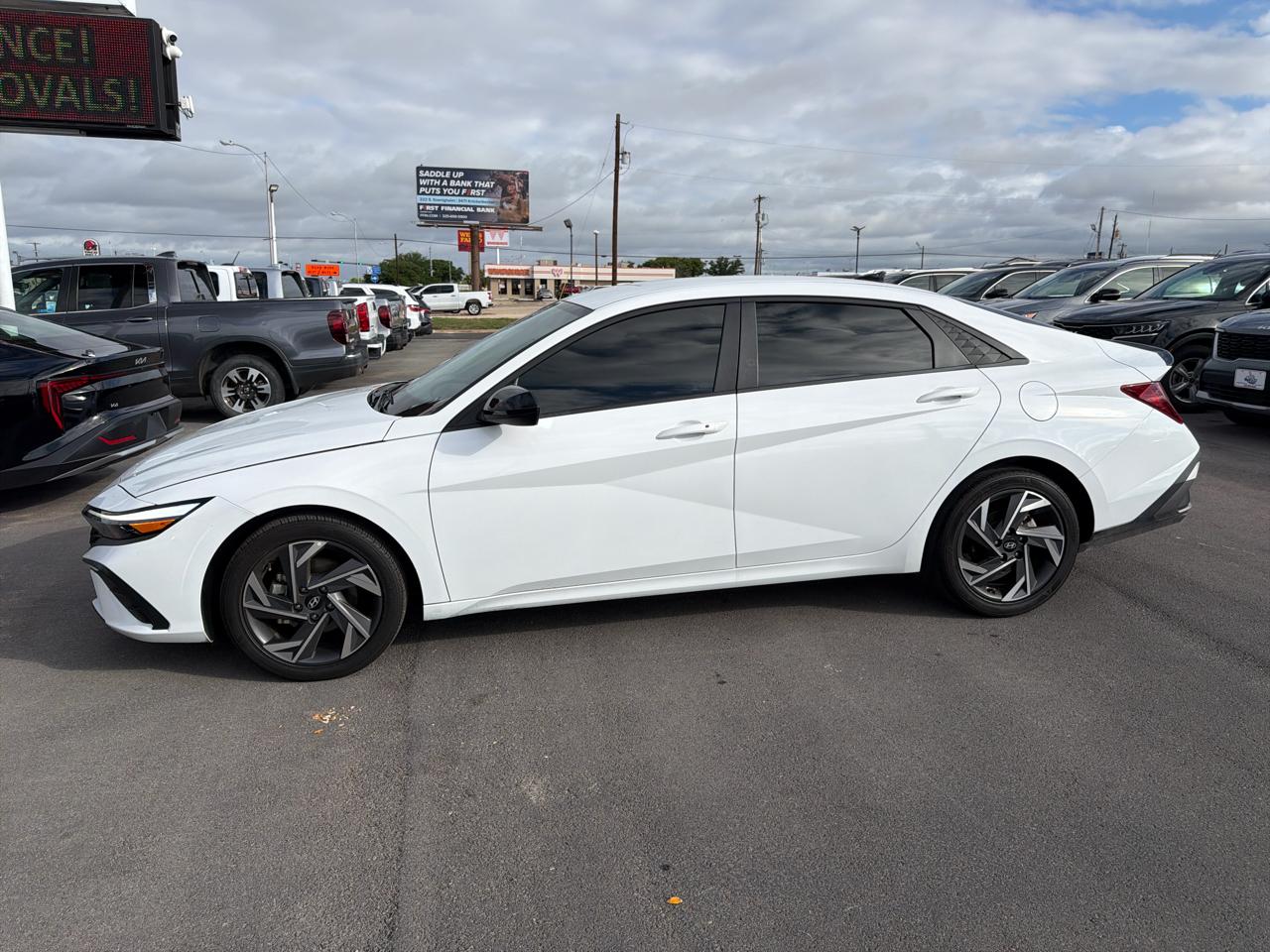 Hyundai Elantra  2025