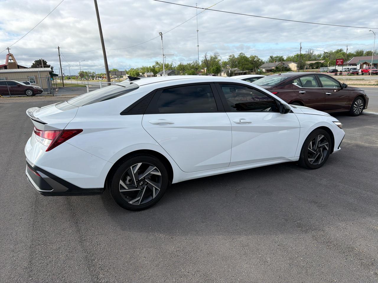 Hyundai Elantra  2025