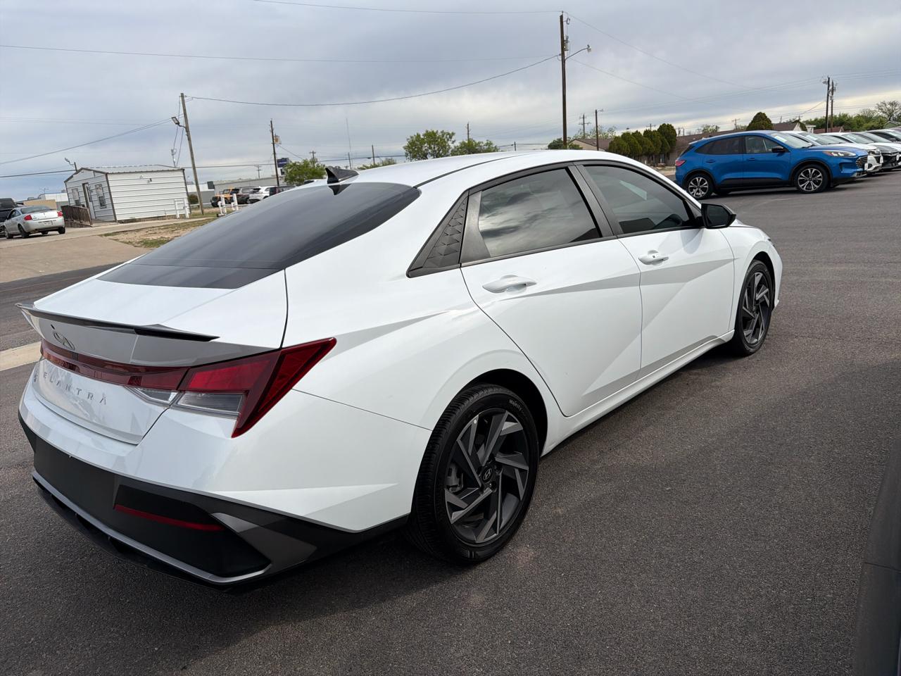 Hyundai Elantra  2025