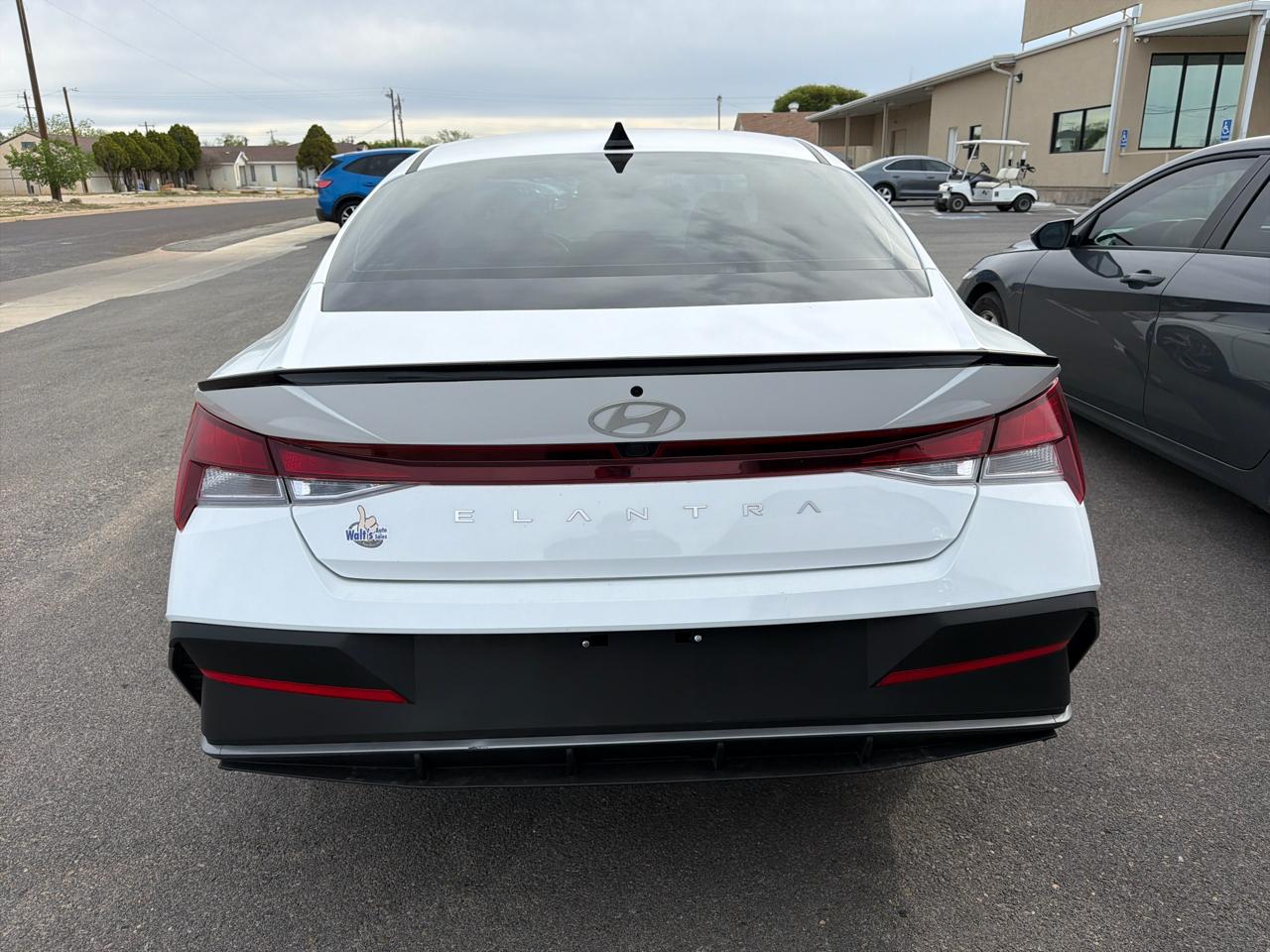 Hyundai Elantra  2025