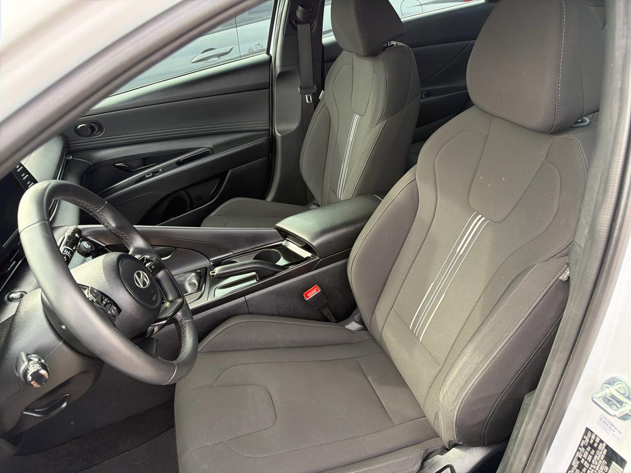 Hyundai Elantra  2025
