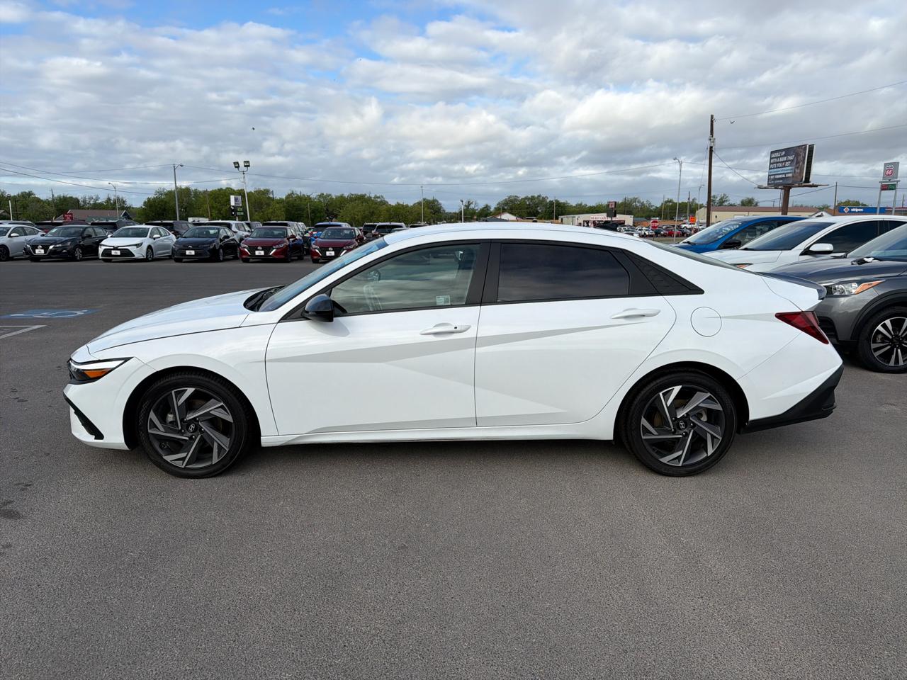 Hyundai Elantra  2025
