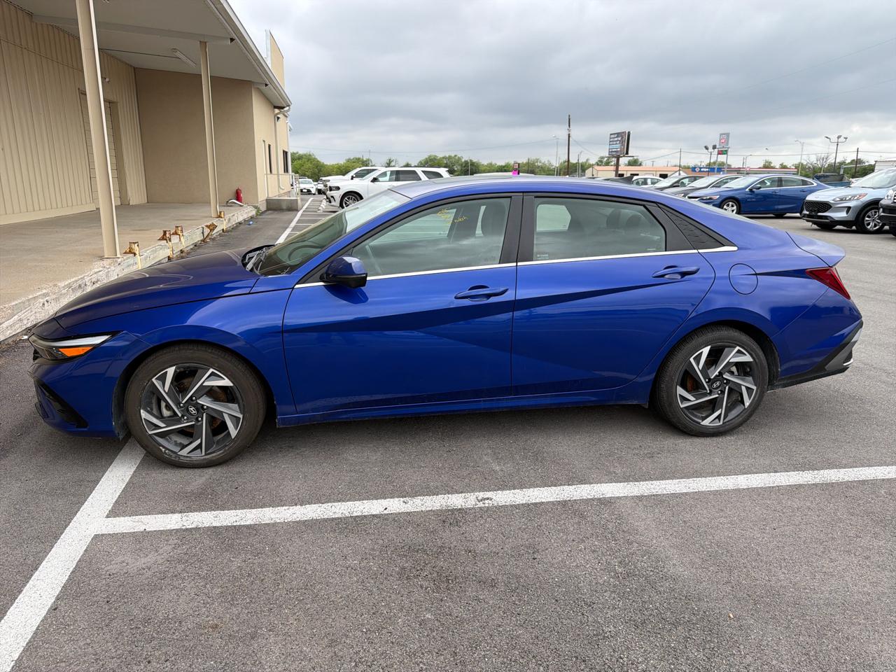 Hyundai Elantra  2024