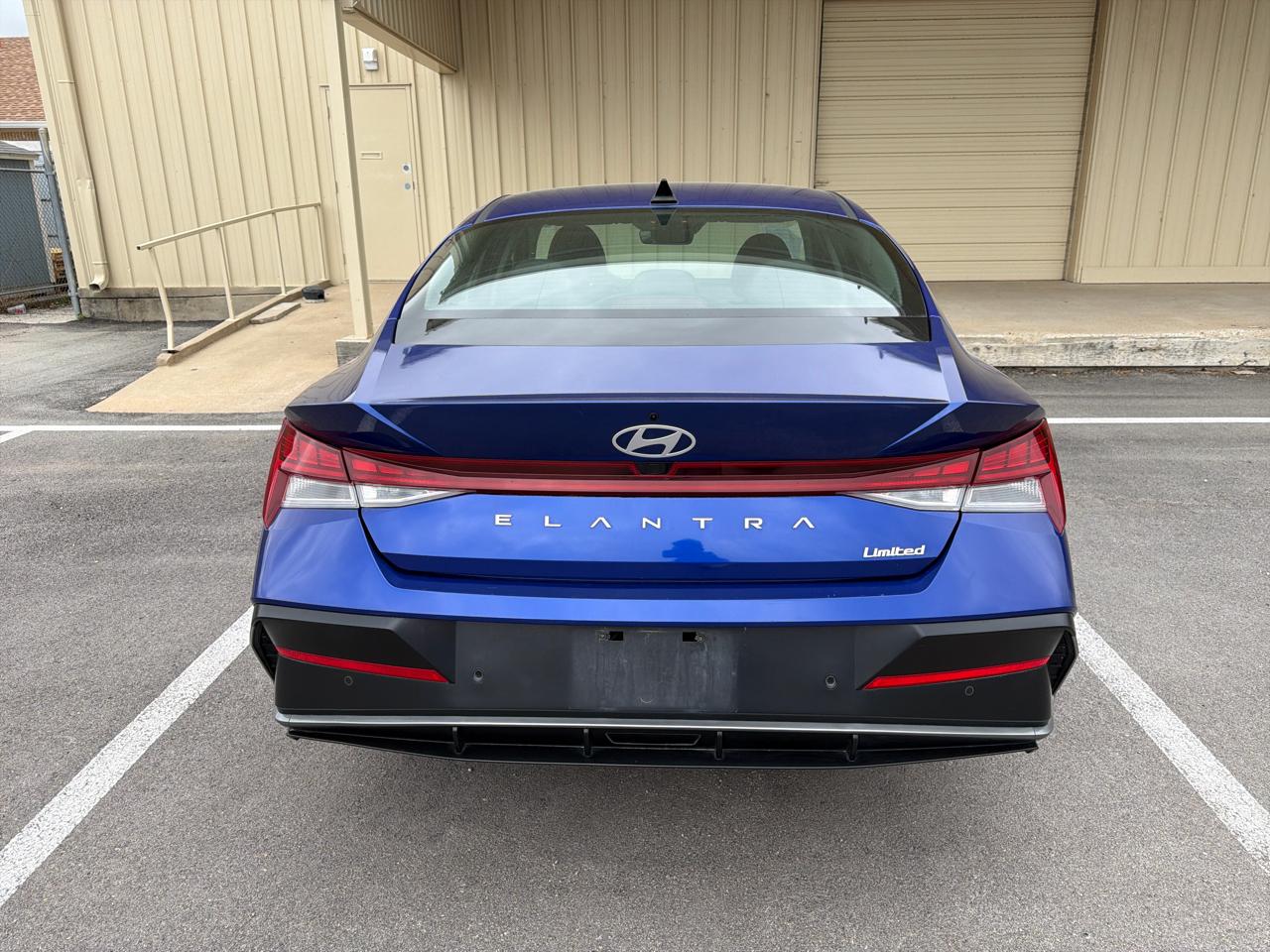 Hyundai Elantra  2024