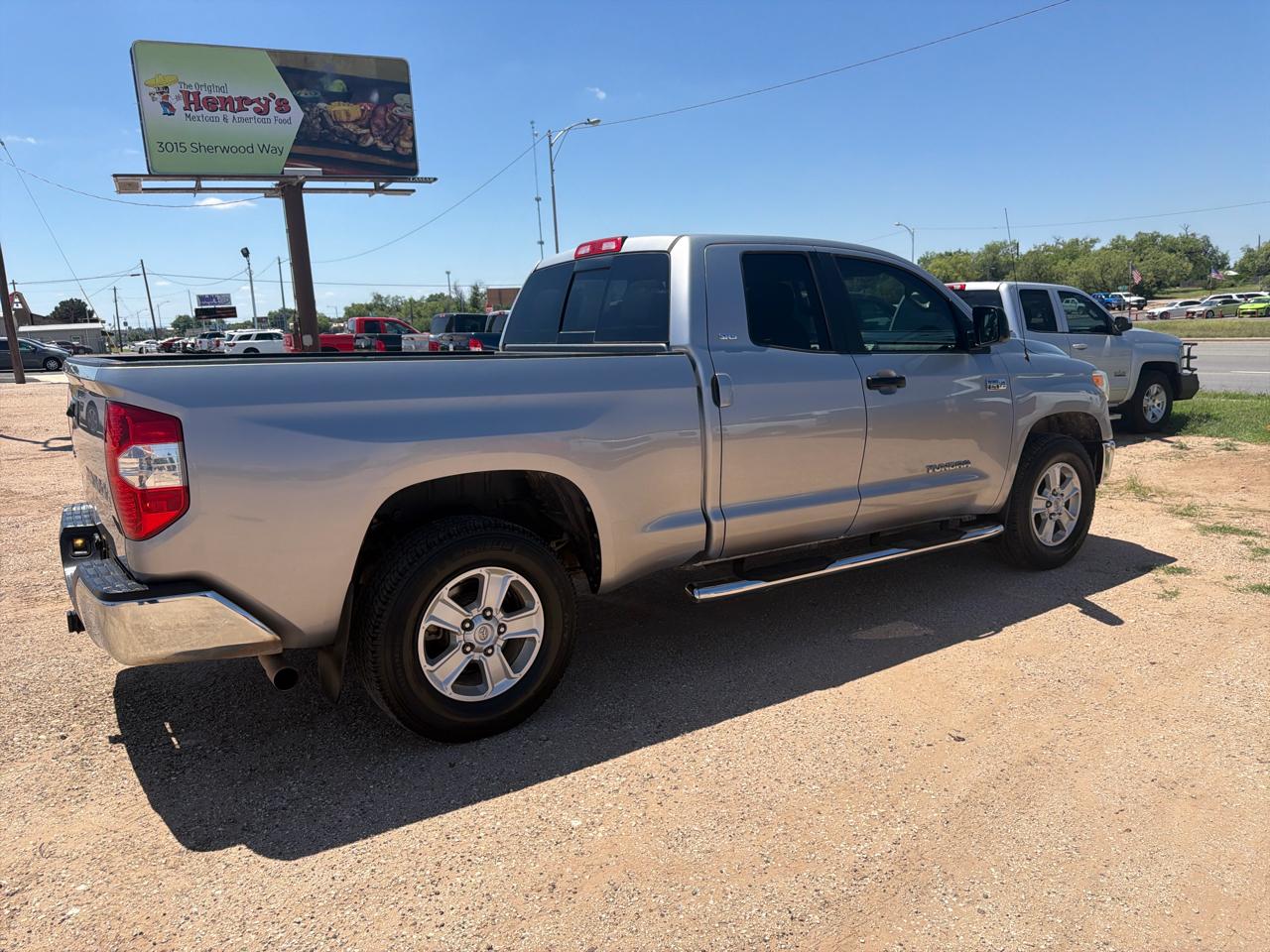 Toyota Tundra 4WD Truck  2015