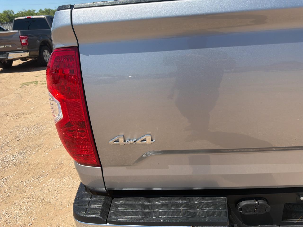 Toyota Tundra 4WD Truck  2015