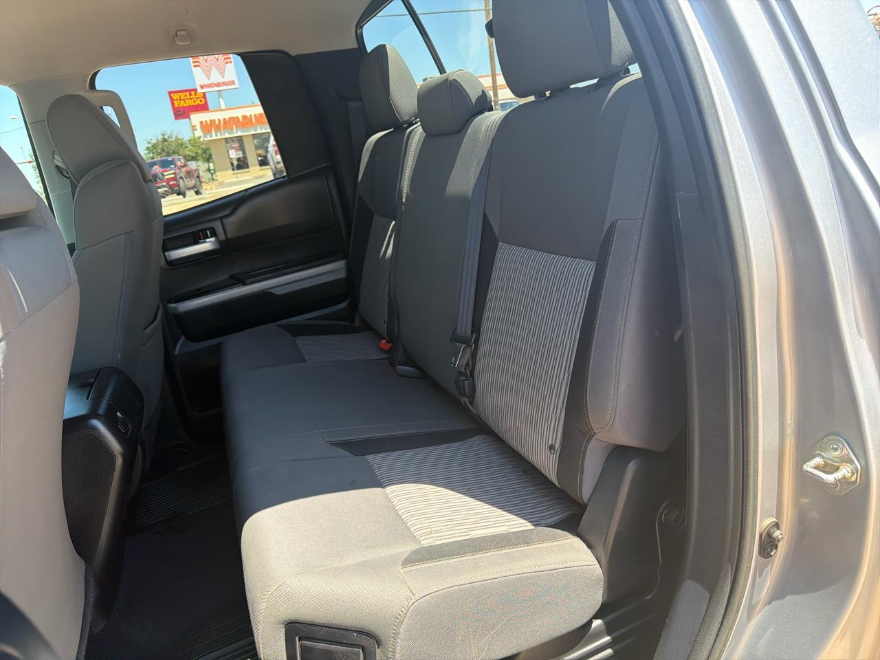 Toyota Tundra 4WD Truck  2015